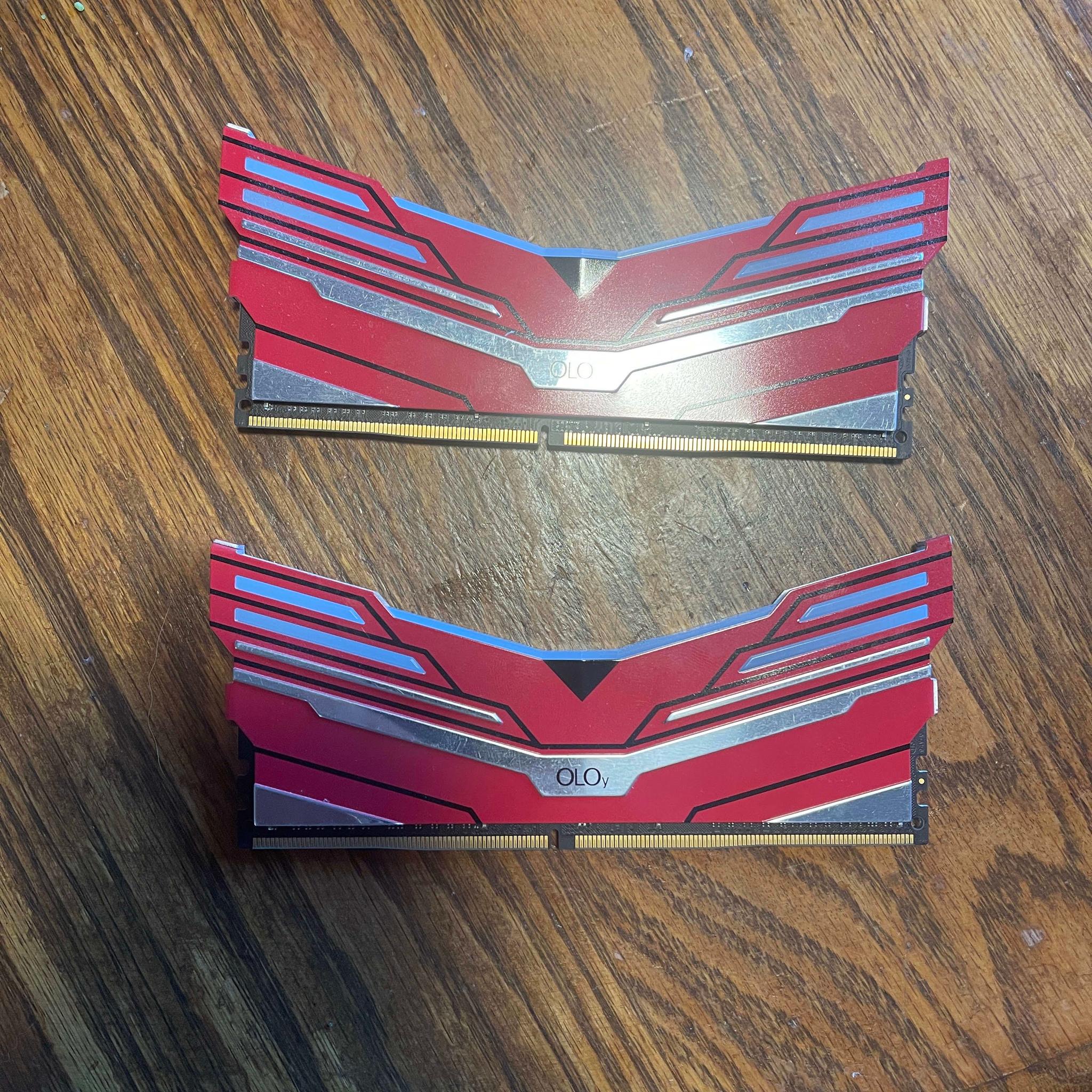 OLOY 32 GB (2 X 16GB) DDR4-3200 CL16 RGB Sync 
