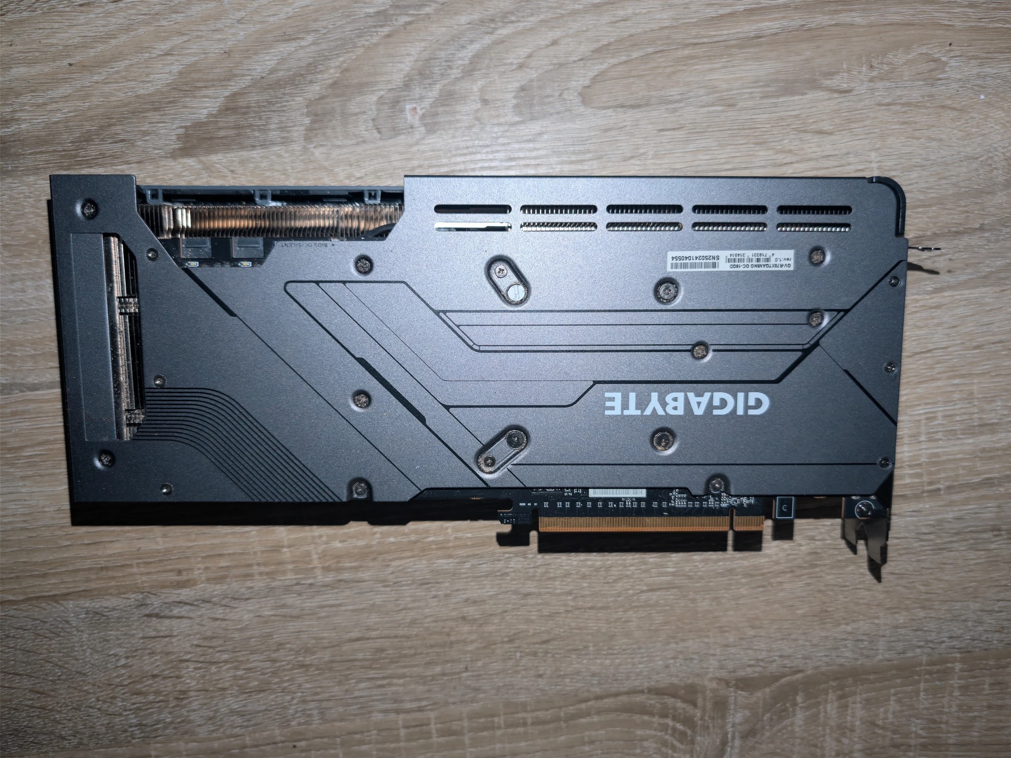 GIGABYTE Radeon RX 7800 XT GAMING OC 16G