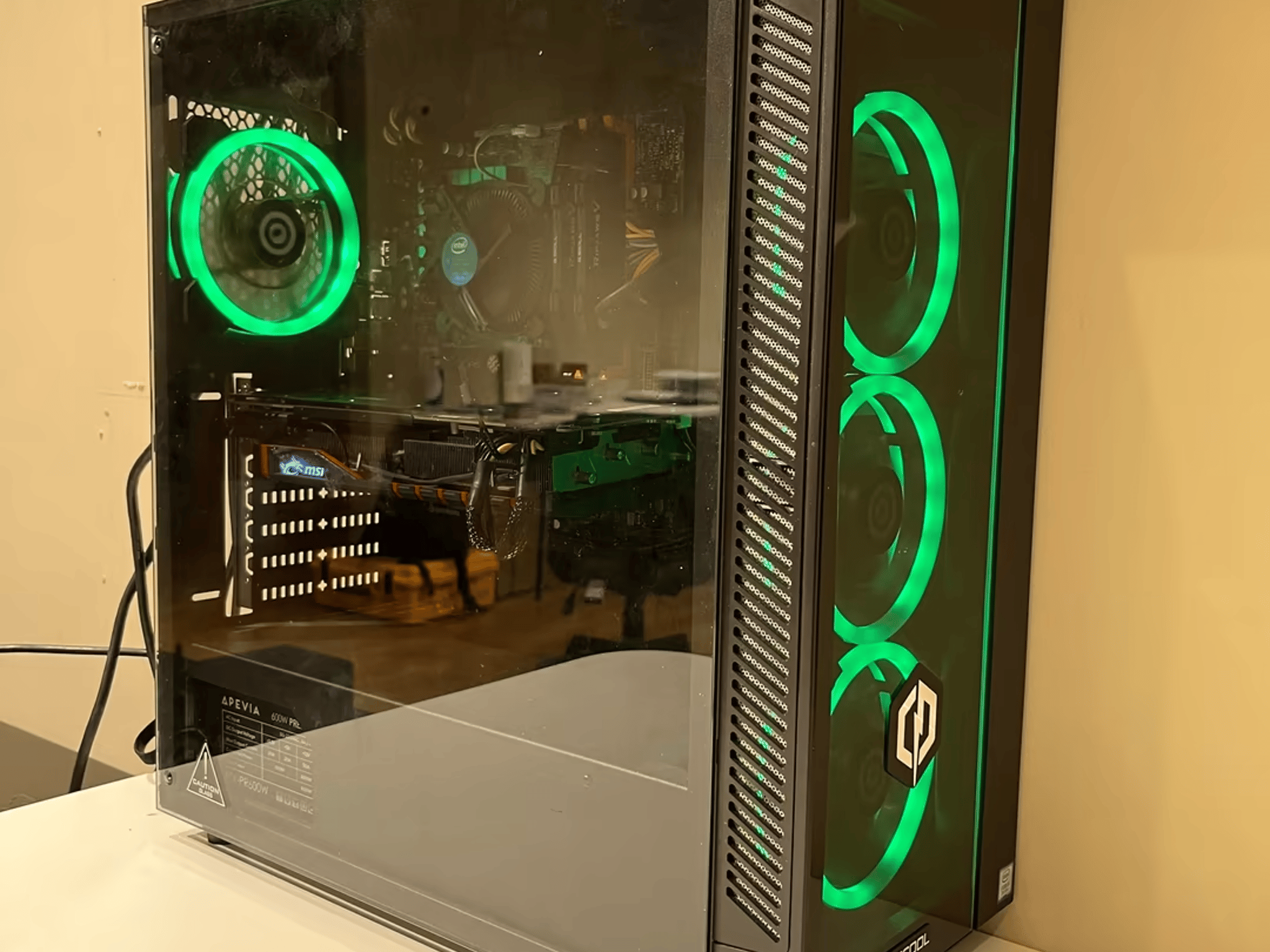 i5 9400F 16GB DDR4 AMD R9 390 m.2 500GB