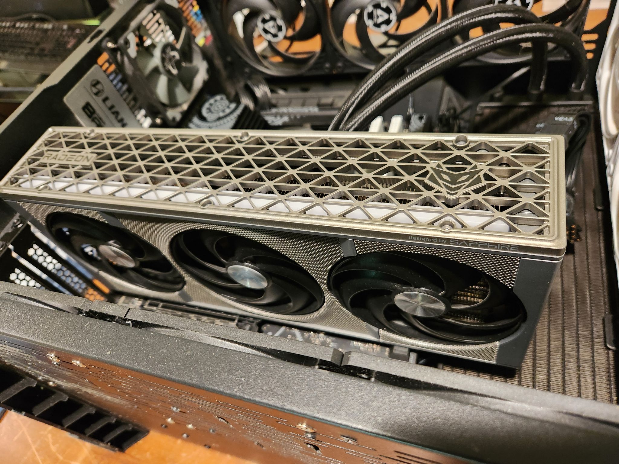 32 Gb ram, 9070 XT paired with a brand new 9600x, ASUS B650E Max Gaming wifi