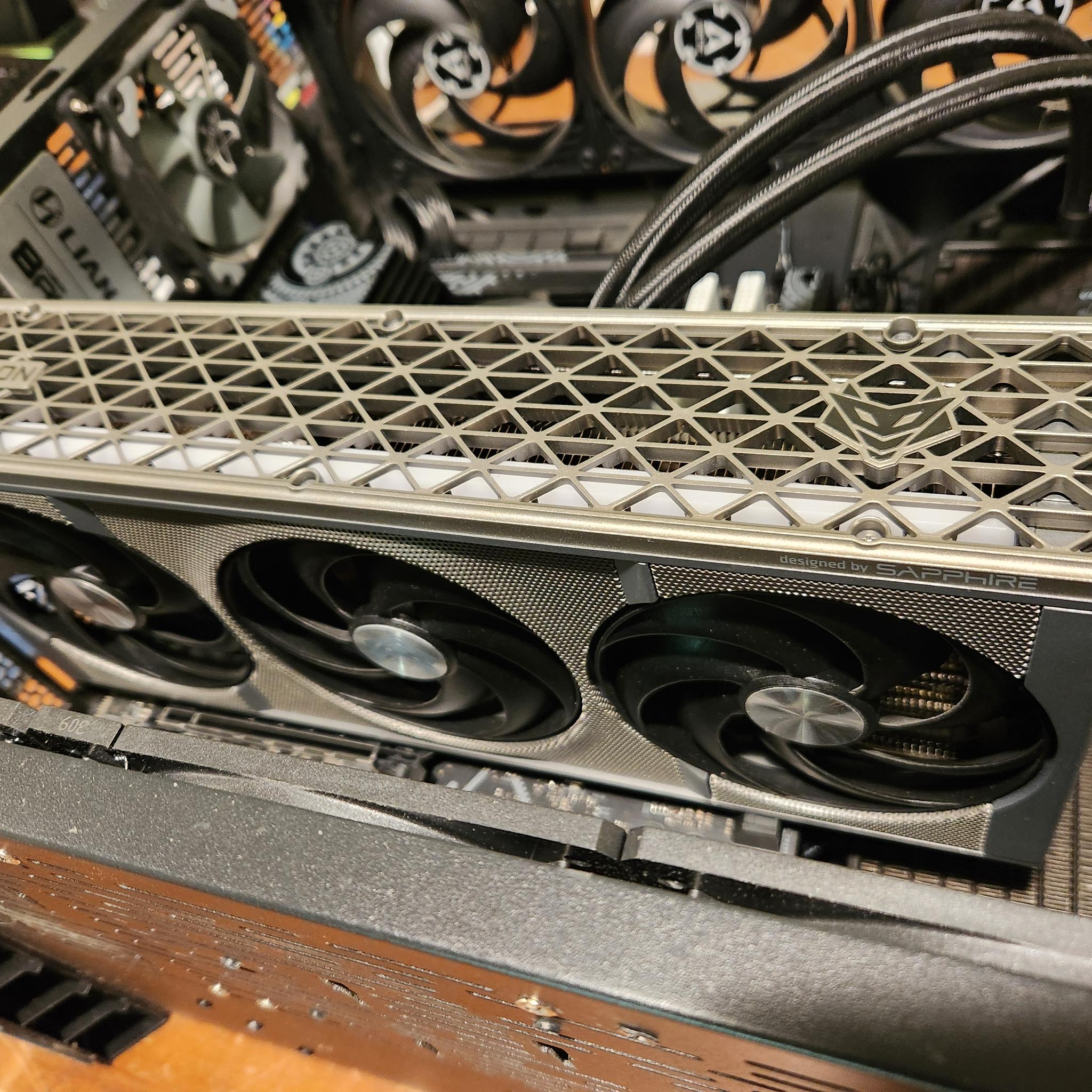32 Gb ram, 9070 XT paired with a brand new 9600x, ASUS B650E Max Gaming wifi
