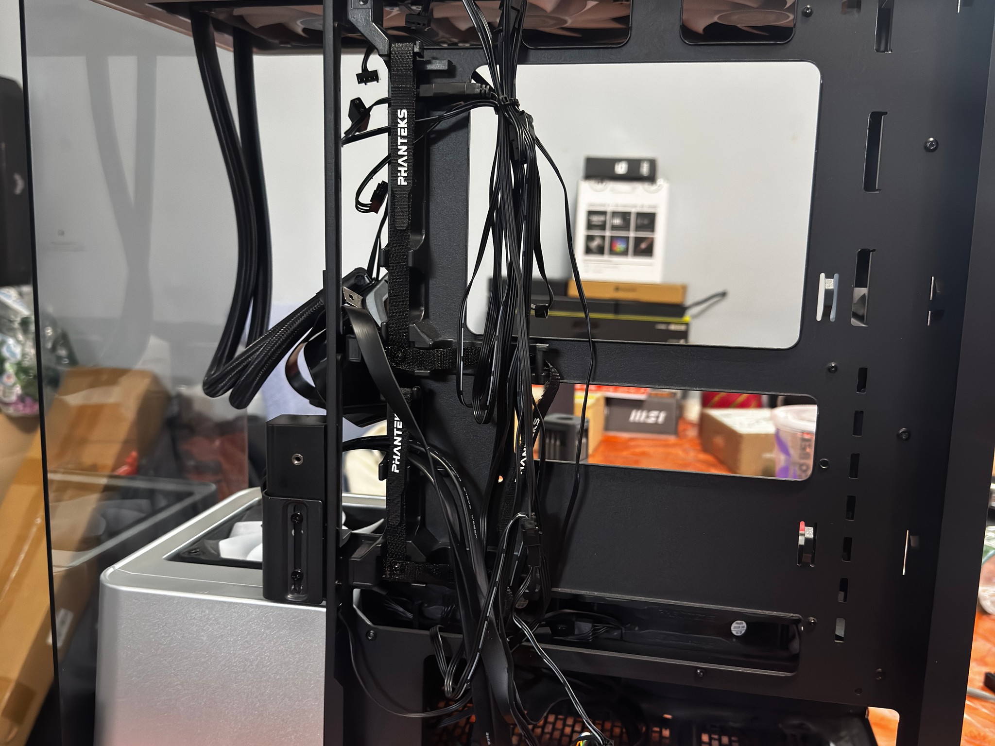 Phanteks Evolv S2.