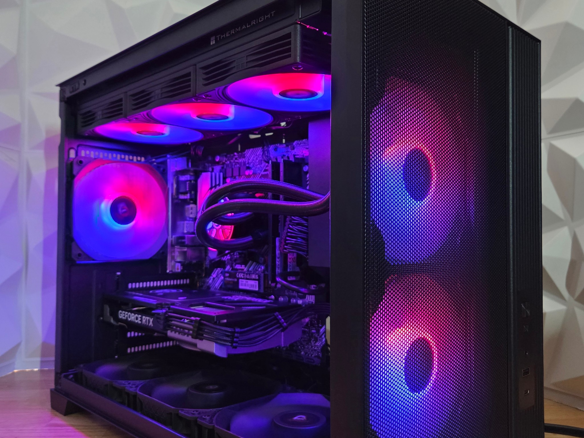 FLUX: compact PC ★★★★☆