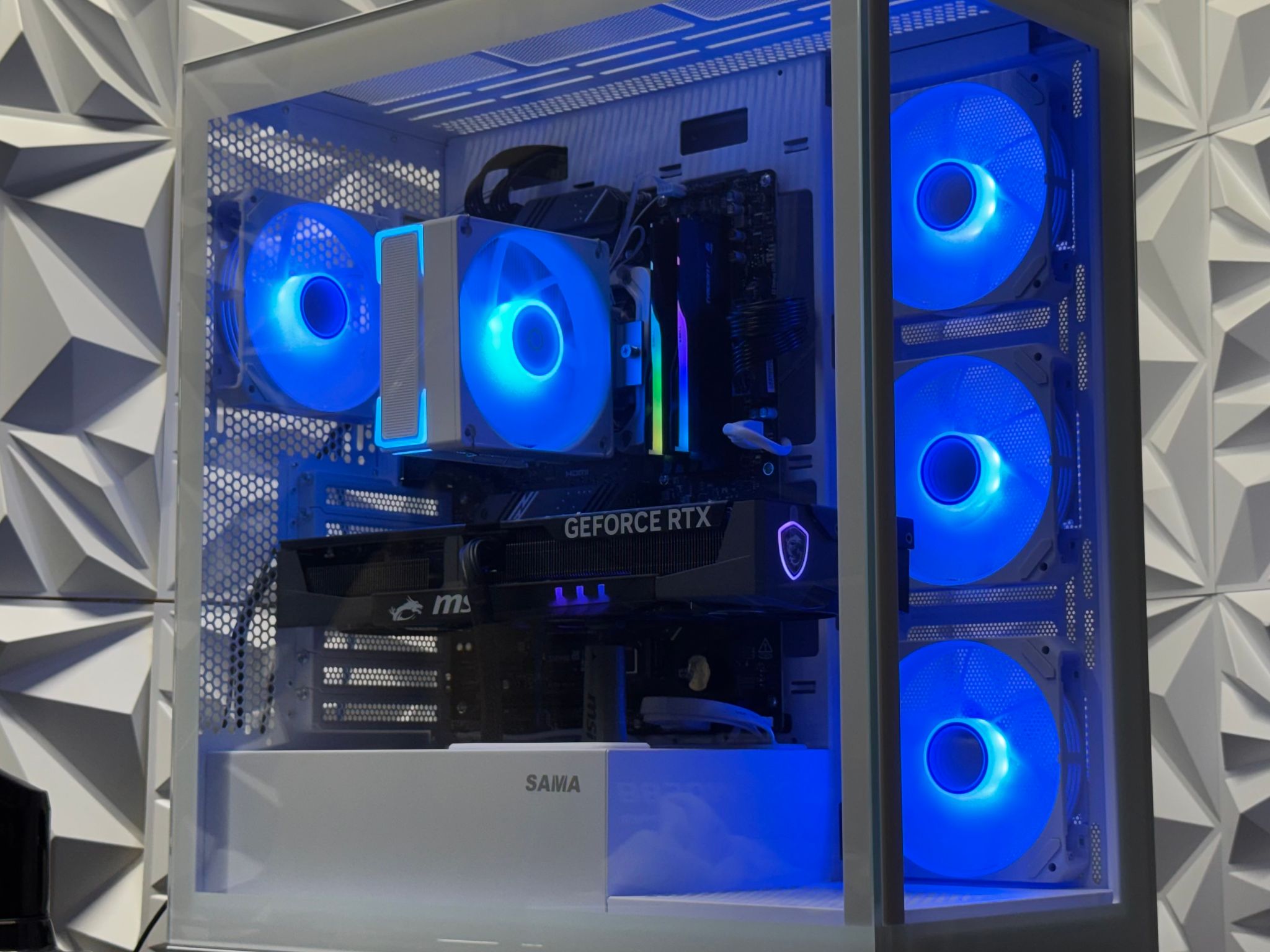 RTX 5070 / Ryzen 7 7700x / 32GB DDR5 Ram / 1TB SSD / Gaming pc / Streaming pc / Creator pc