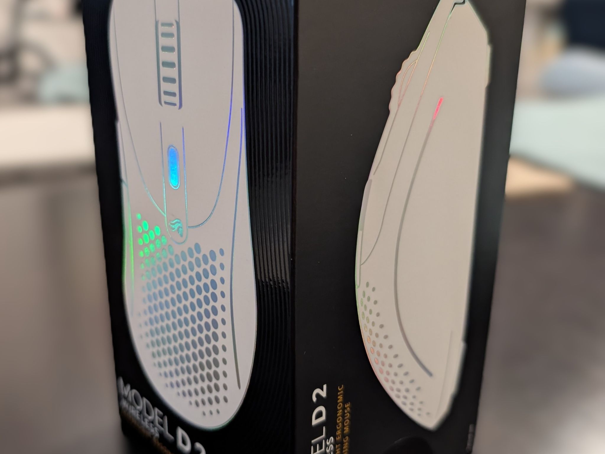 Glorious Gaming - D 2 Wireless Ergonomic Mouse, Superlight 66g (White)