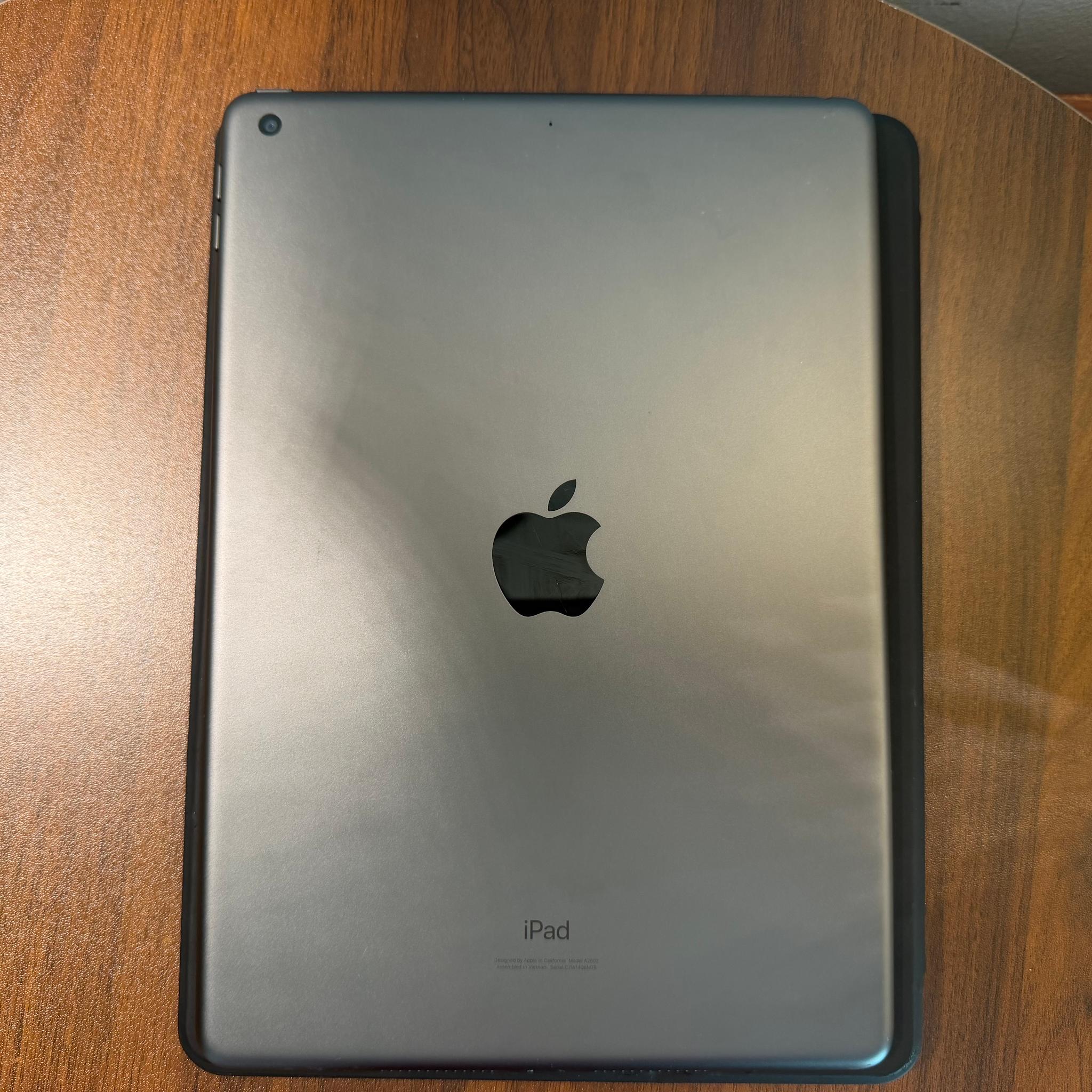 Apple iPad 9th Gen | 64GB | 10.2" Retina Display | Space Gray | Folio Case