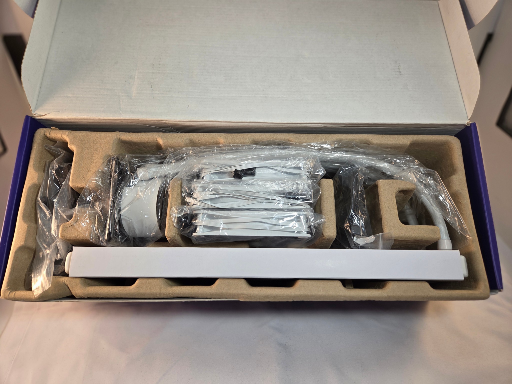 NZXT Kraken 360 RGB - White - LCD Screen - Excellent AIO CPU Cooler - White