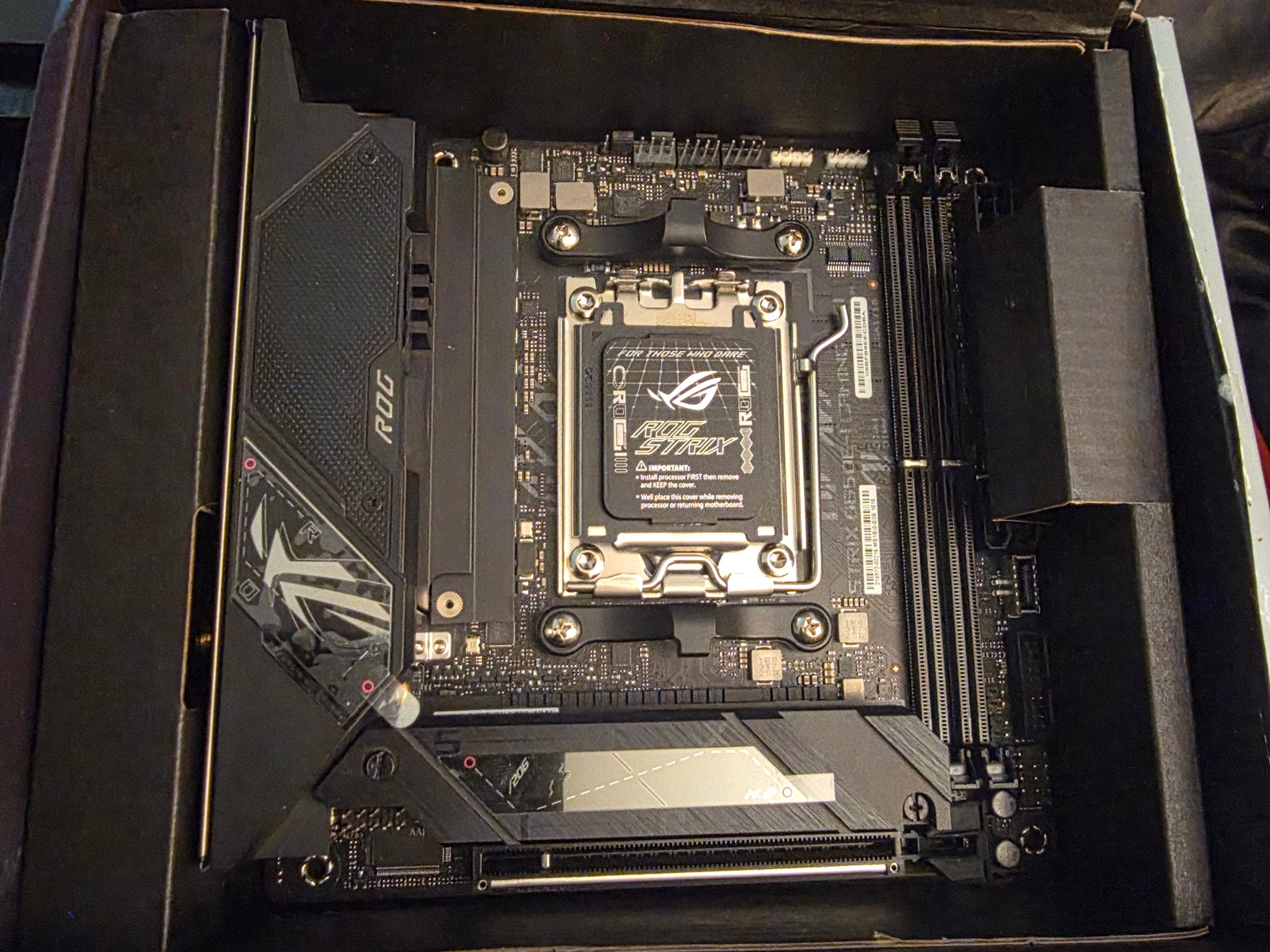 ROG B650E-I GAMING WIFI