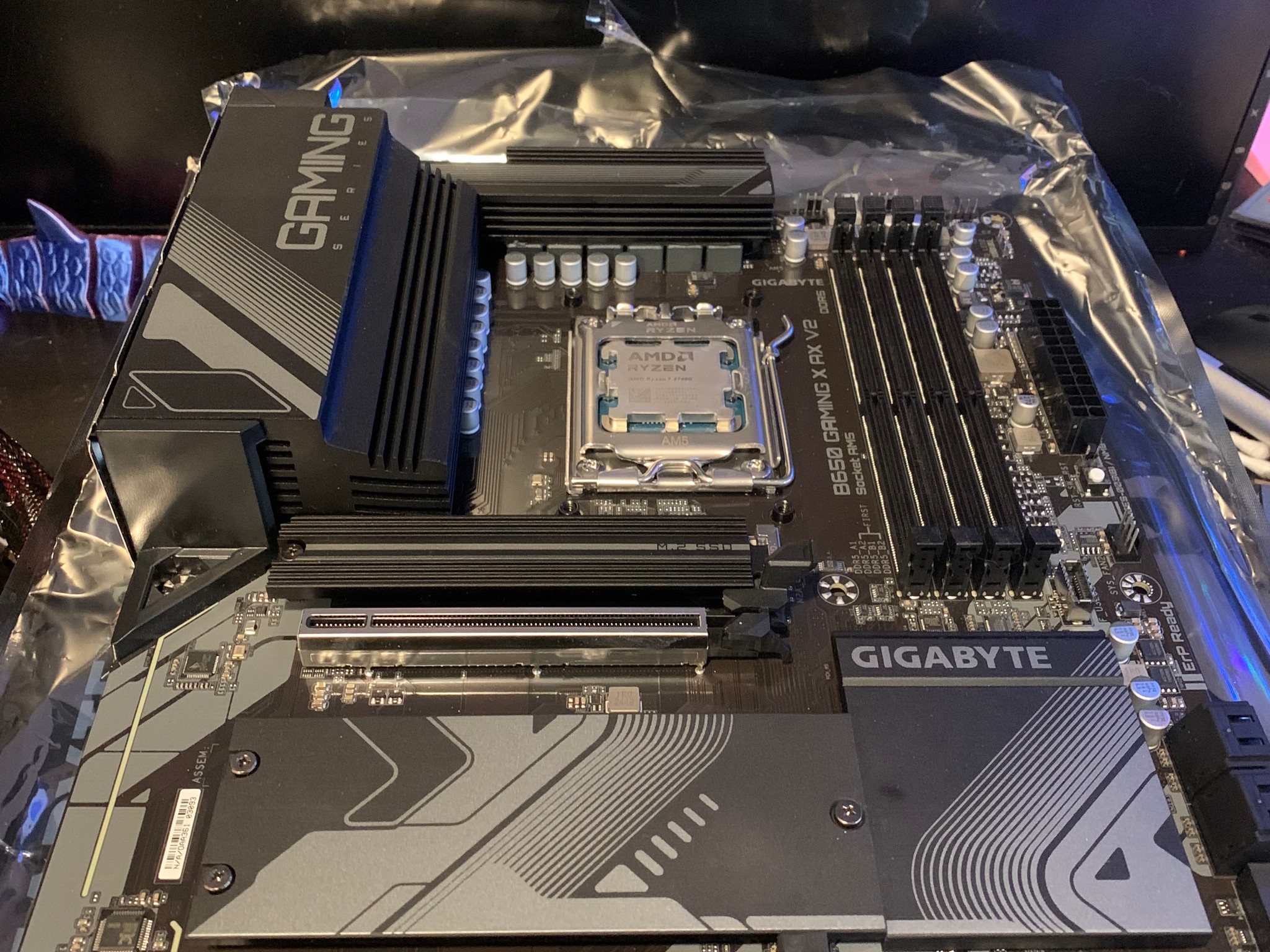 AMD Ryzen 7 8700g + Gigabyte B650 Gaming X AX V2 ATX Motherboard Combo