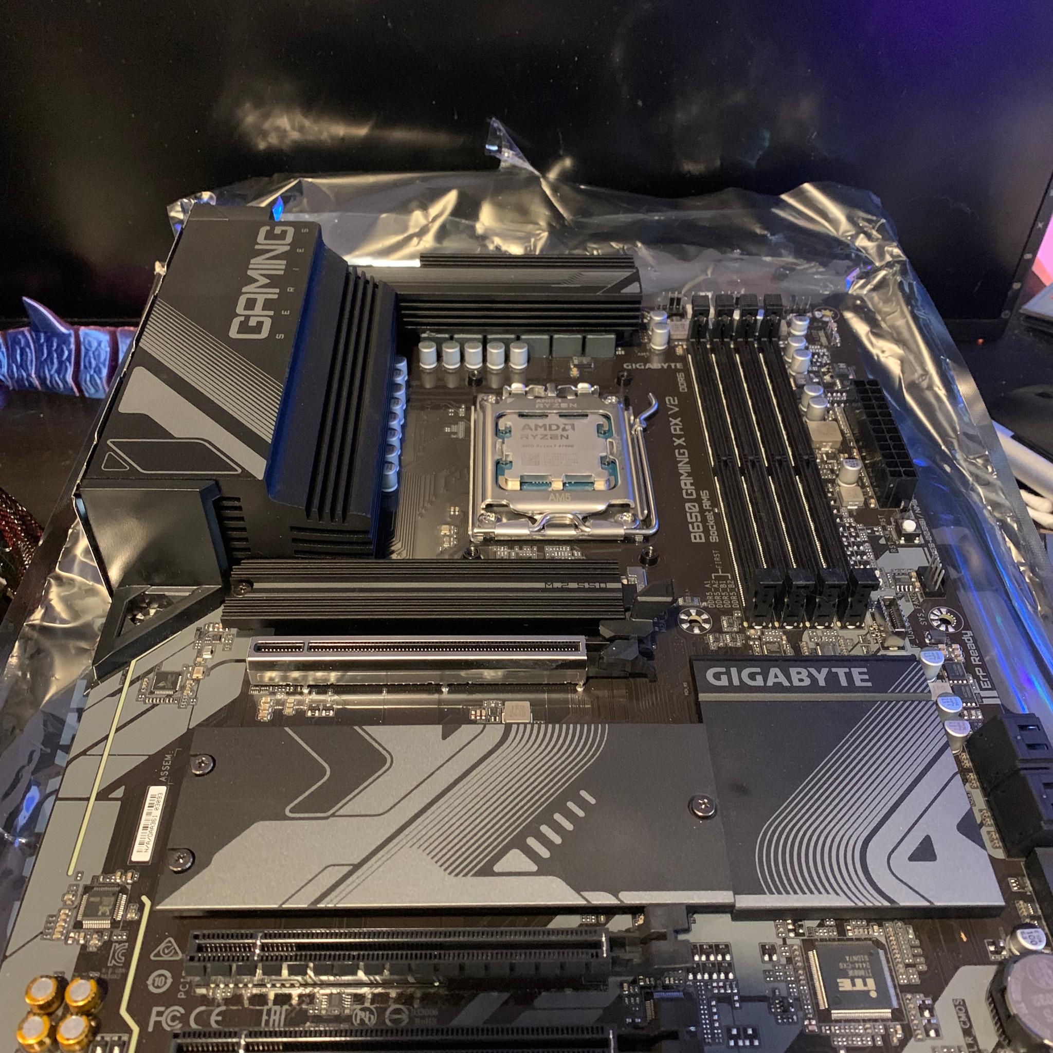 AMD Ryzen 7 8700g + Gigabyte B650 Gaming X AX V2 ATX Motherboard Combo