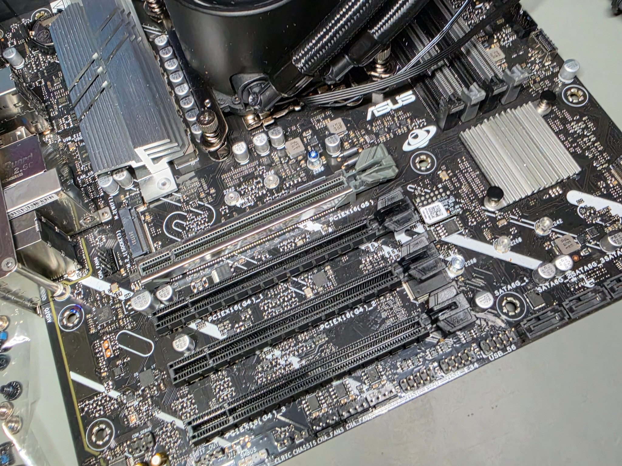 Intel Core Ultra 265f + ASUS B860M MAX GAMING AX + 240MM AIO