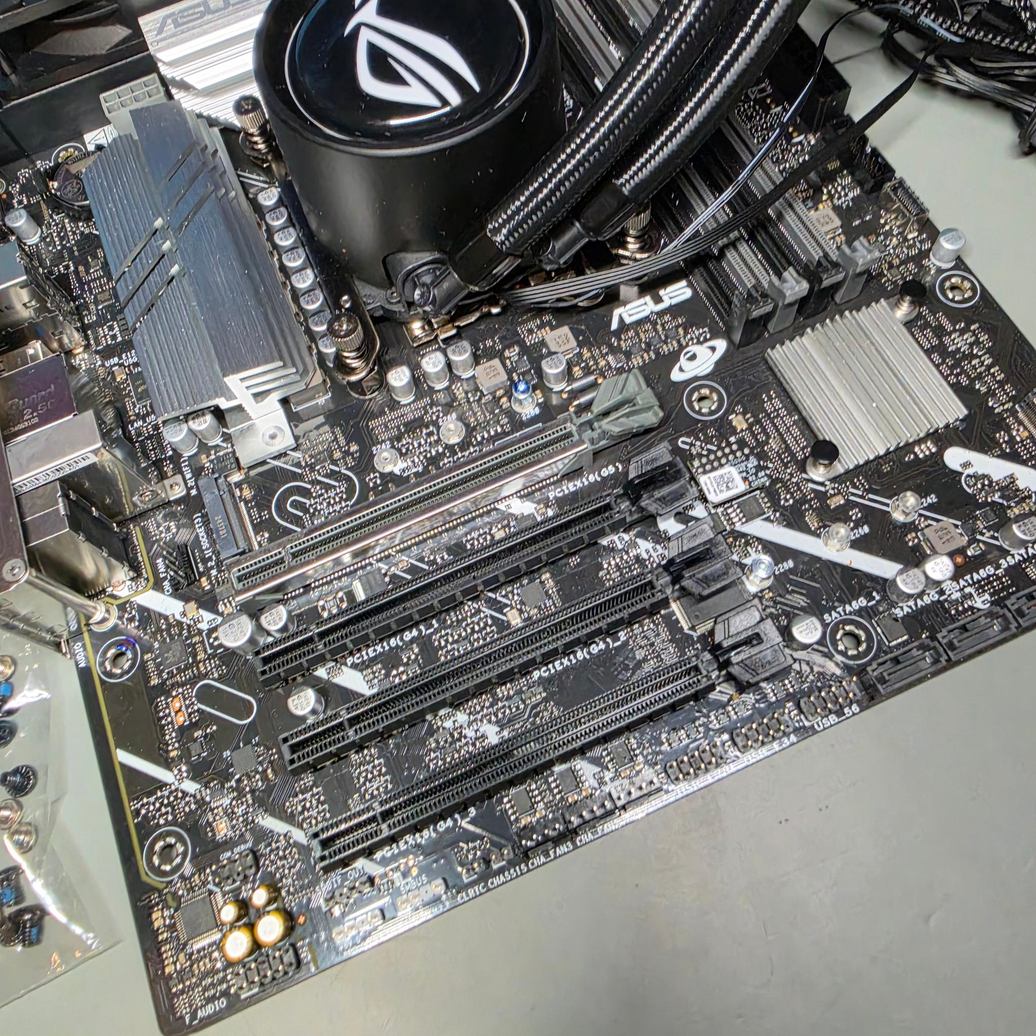 Intel Core Ultra 265f + ASUS B860M MAX GAMING AX + 240MM AIO