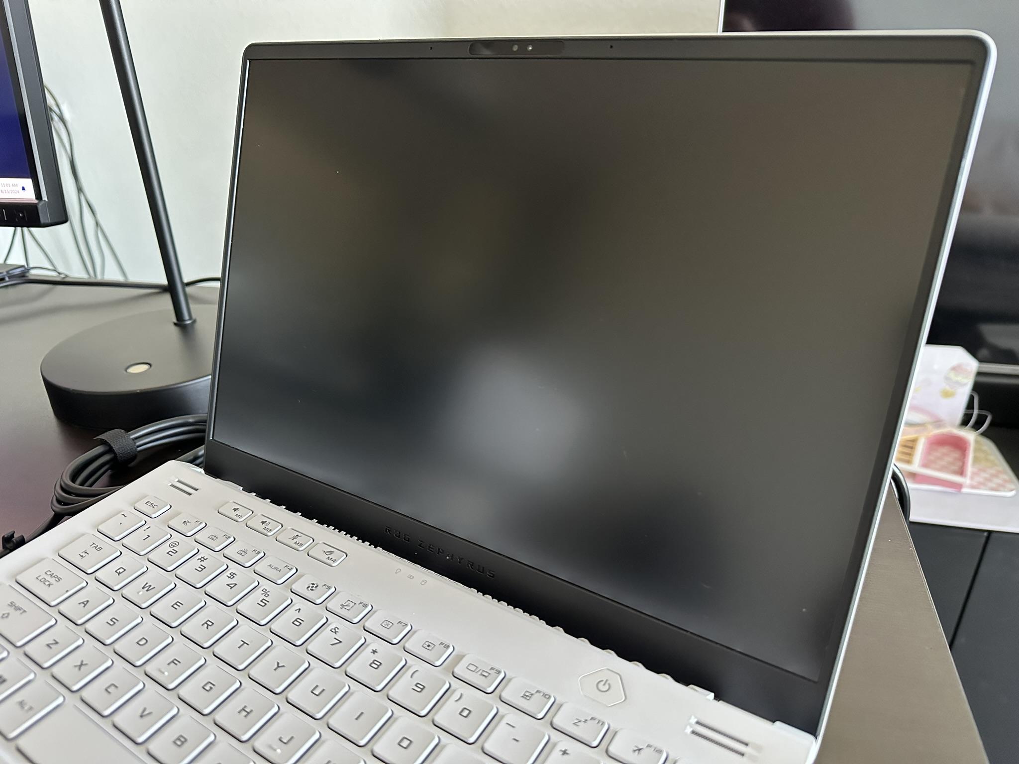 ASUS ROG Zephyrus G14 2023 -  7940HS - RTX 4080 - 32GB RAM - 1TB SSD