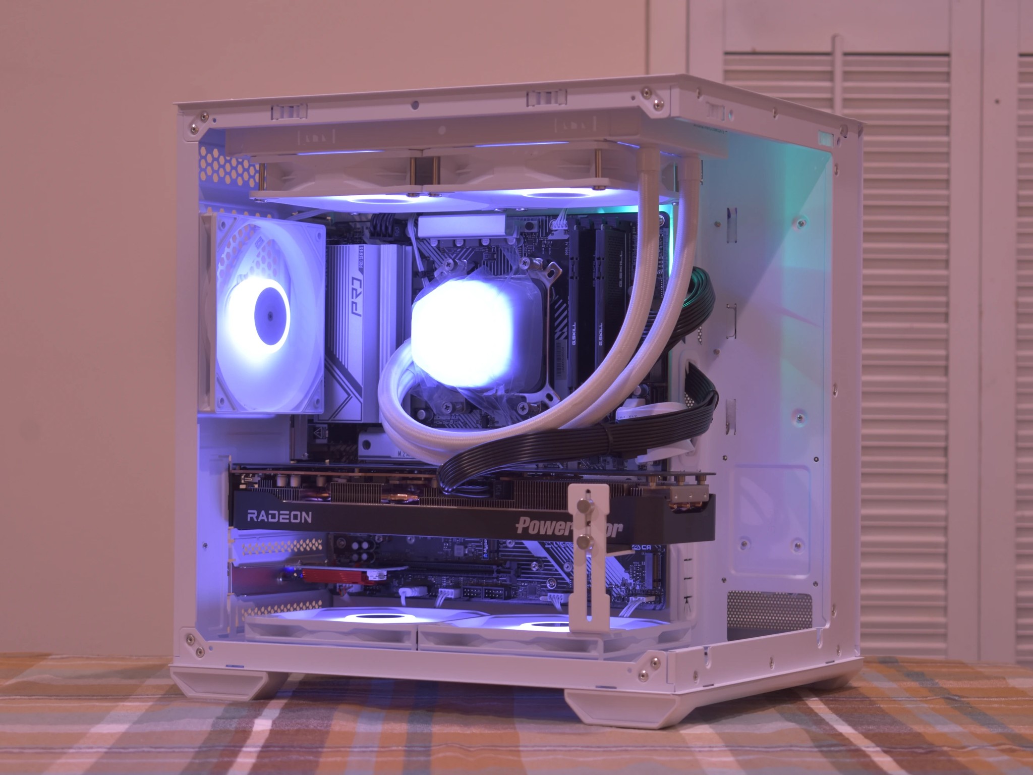 🚀Performance Gamer🚀 Ryzen 5 9600X | AMD RX 9070 16GB | 32GB DDR5 | 2TB nVME SSD | White RGB+Wifi