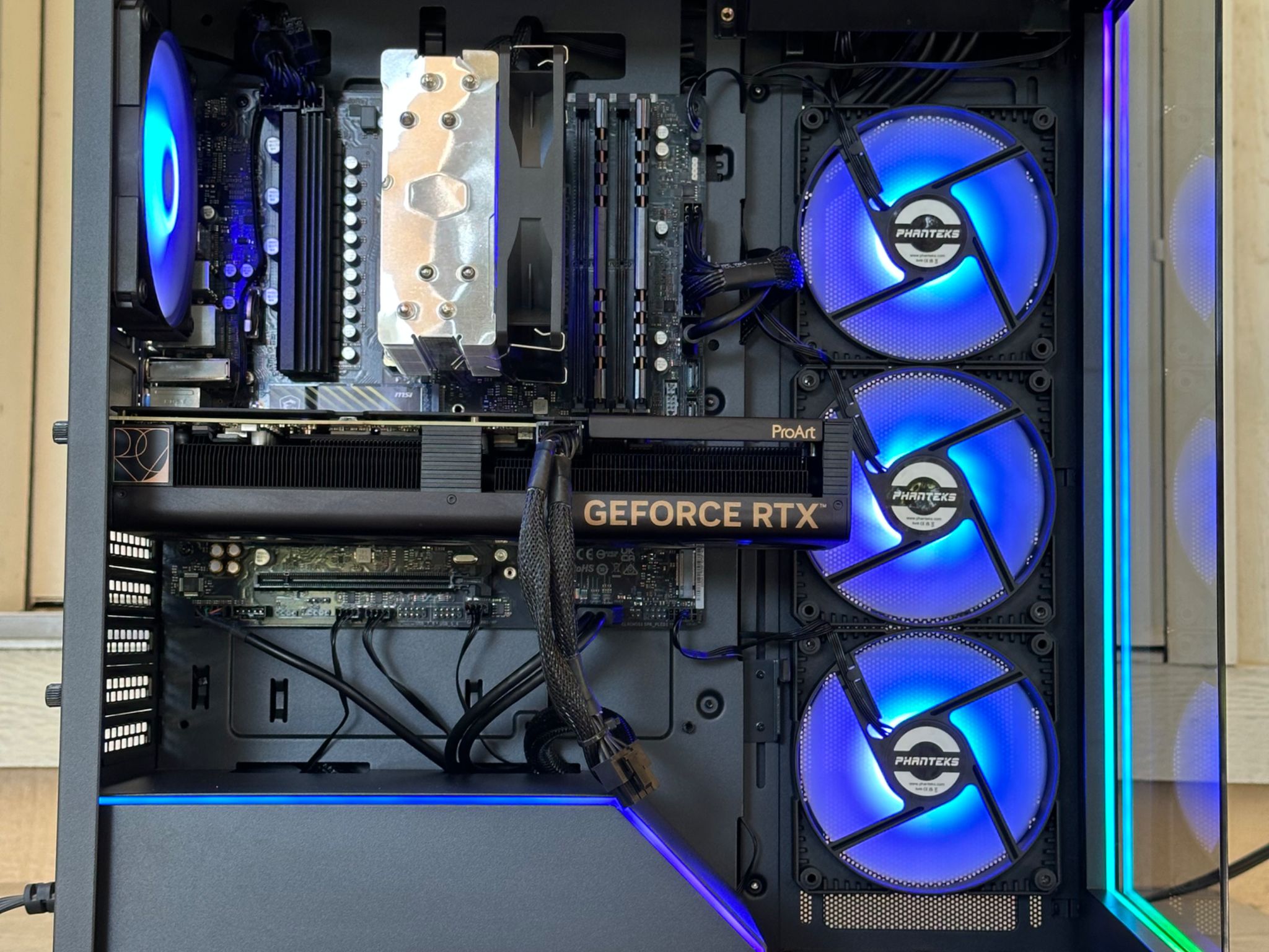 Ryzen 7 7700 / RTX 4060 Ti 16GB / 32GB DDR5 / 2TB MSI Nvme ssd / Windows 11
