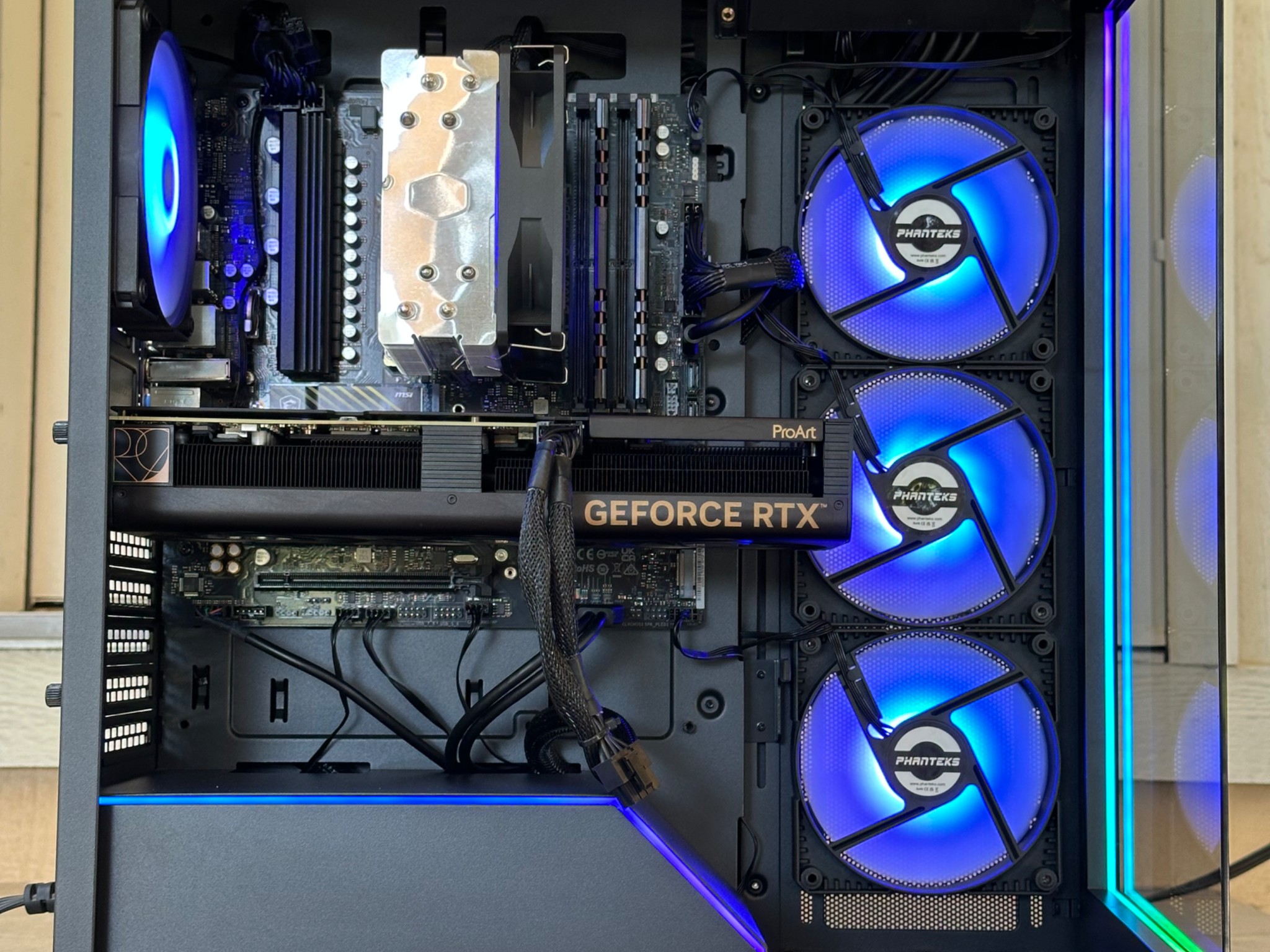 Ryzen 7 7700 / RTX 4060 Ti 16GB / 32GB DDR5 / 2TB MSI Nvme ssd / Windows 11