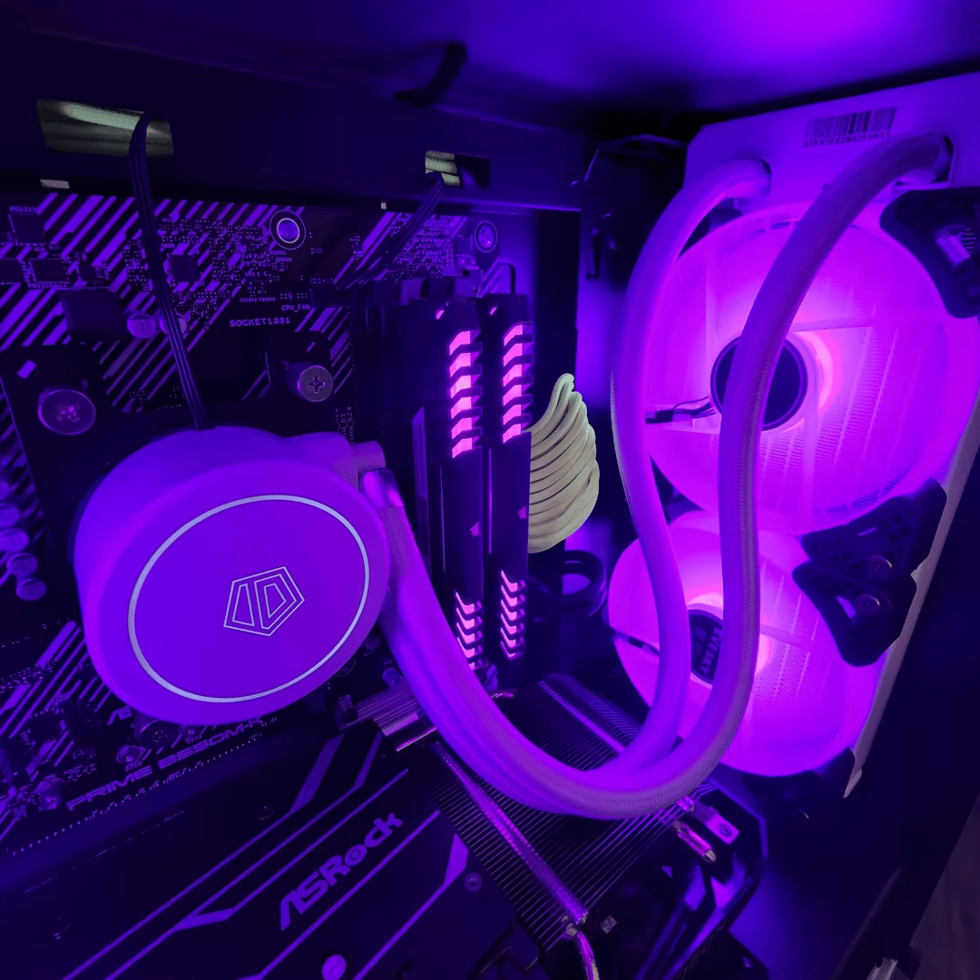 AMD Ryzen 5 3600 //  AMD Radeon RX 6600 8GB // Corsair Vengeance RGB 16GB 3200MHz