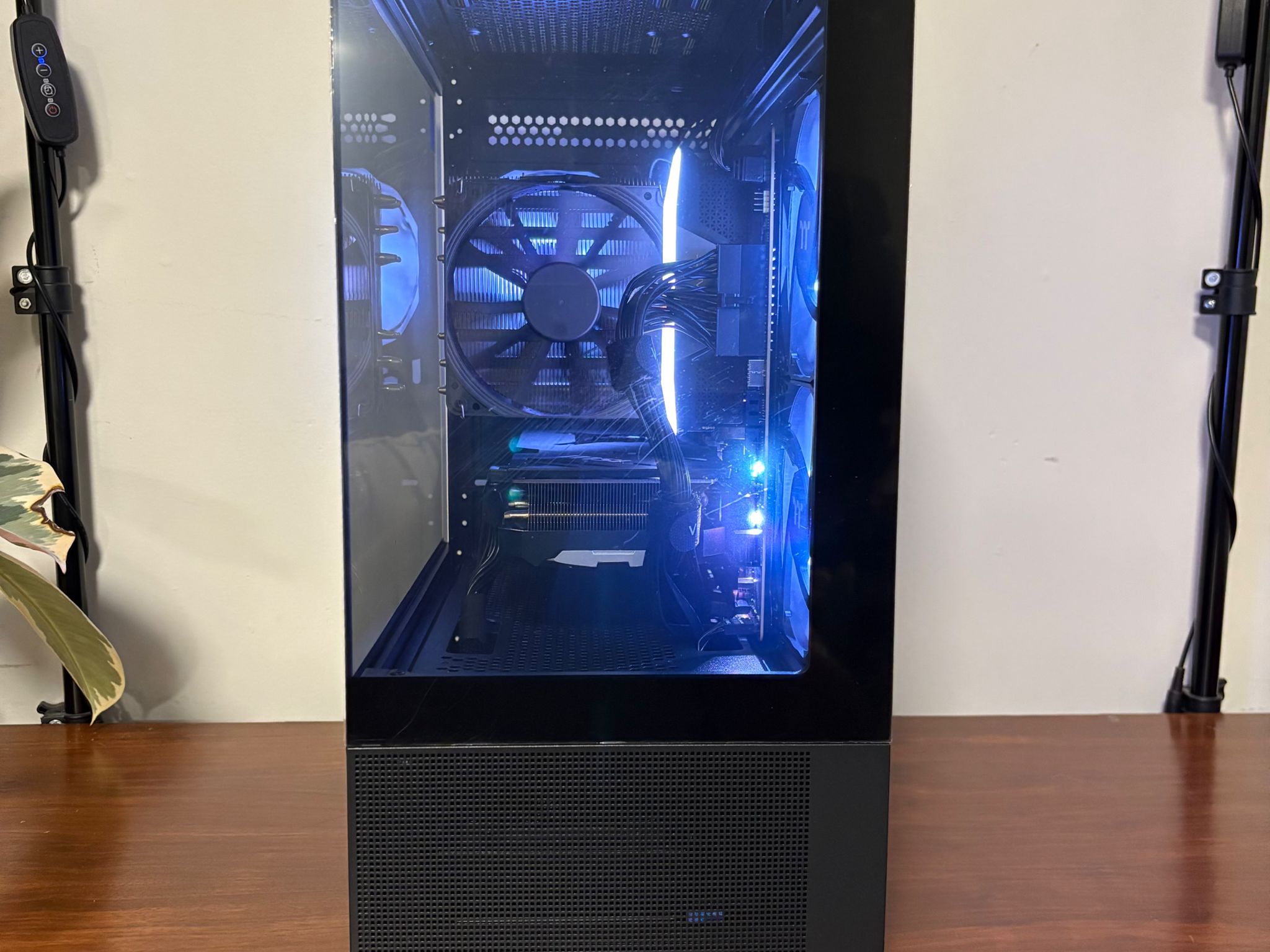 RTX 4070 TI Super | Ryzen 7 7700X | 32GB DDR4 | 1 TB SSD | 750W PSU | 3x 120mm Fan | mATX Case