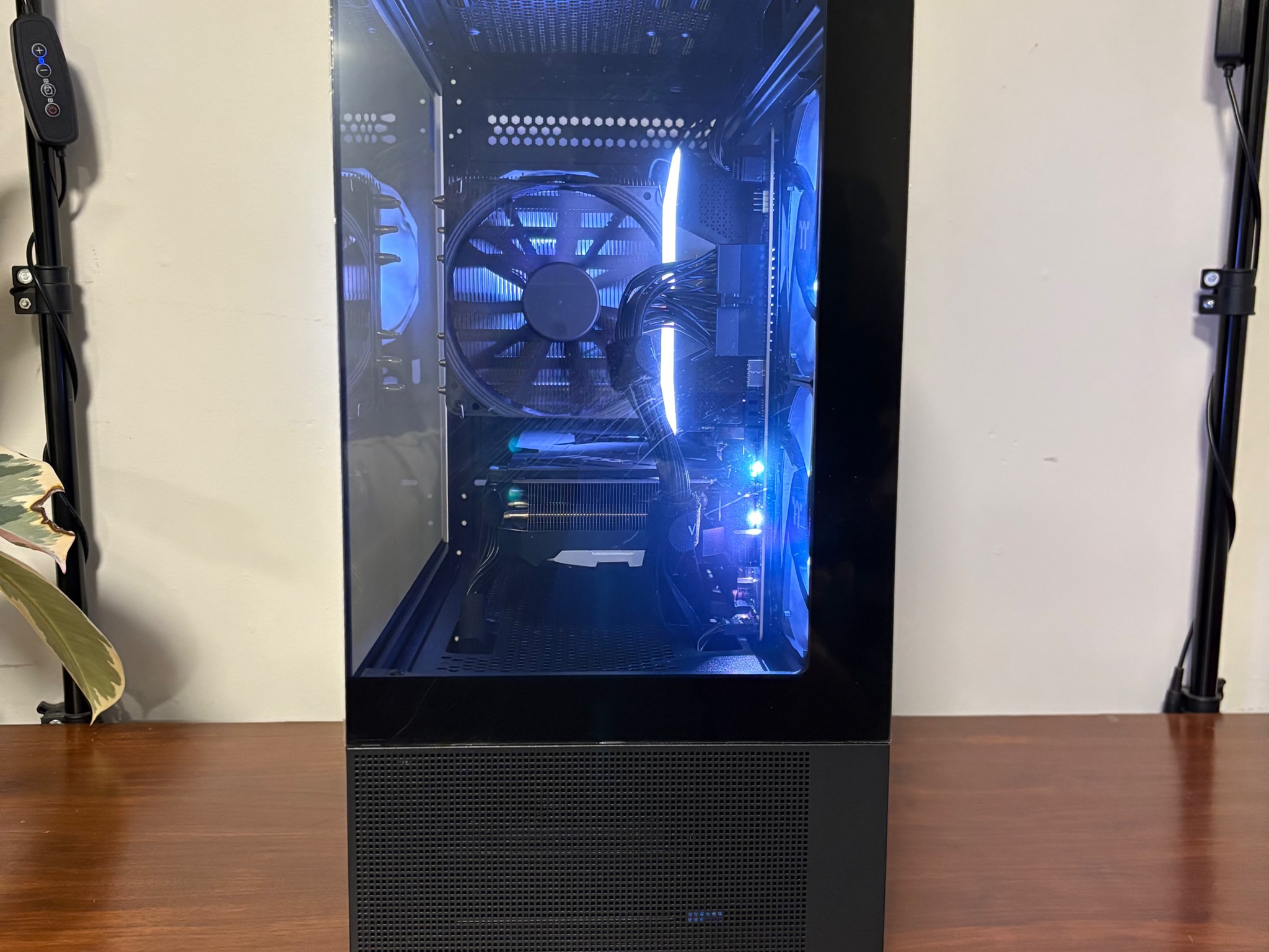 RTX 4070 TI Super | Ryzen 7 7700X | 32GB DDR4 | 1 TB SSD | 750W PSU | 3x 120mm Fan | mATX Case
