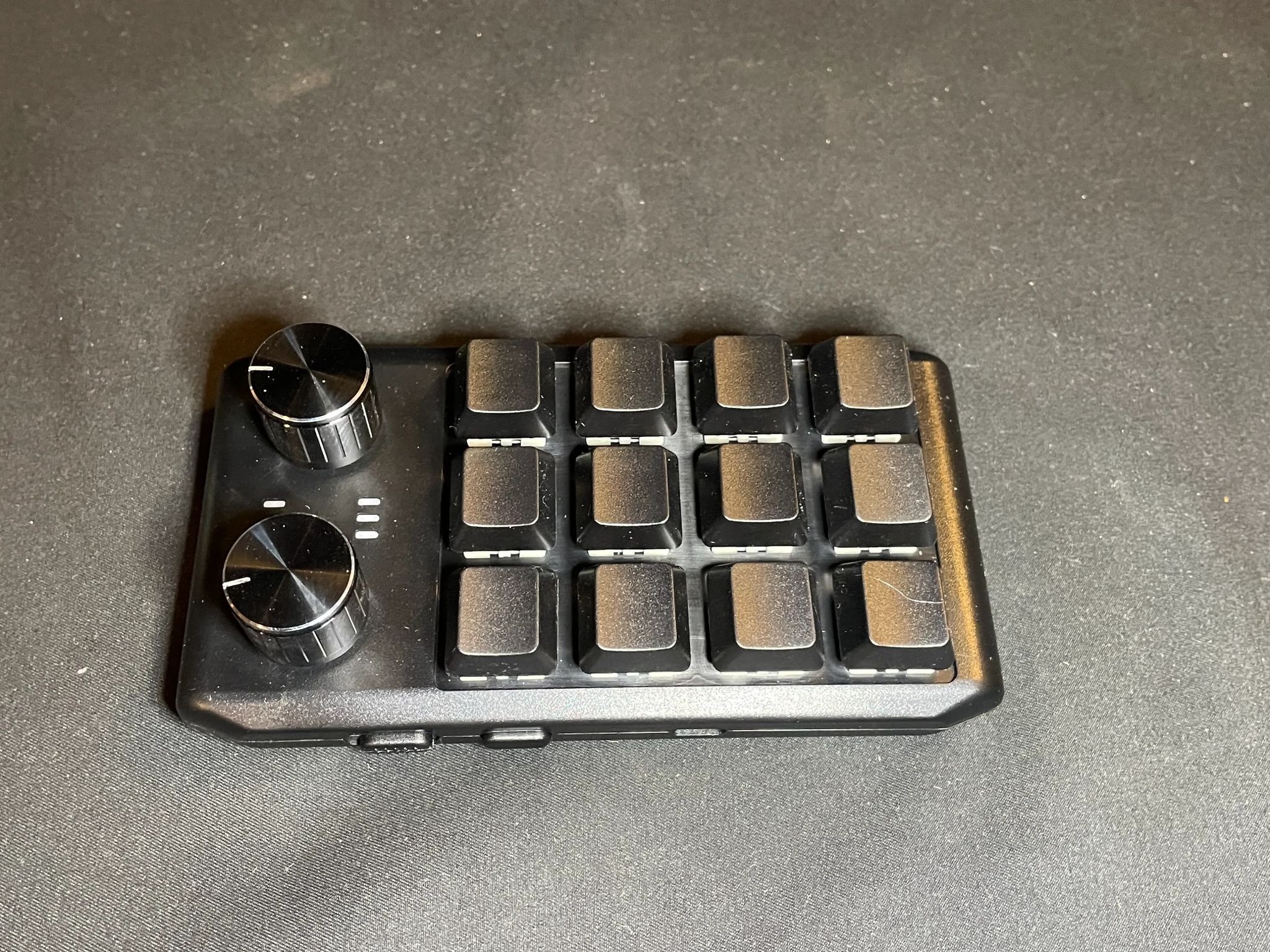 Wireless RGB Bluetooth Macropad With Red Switches