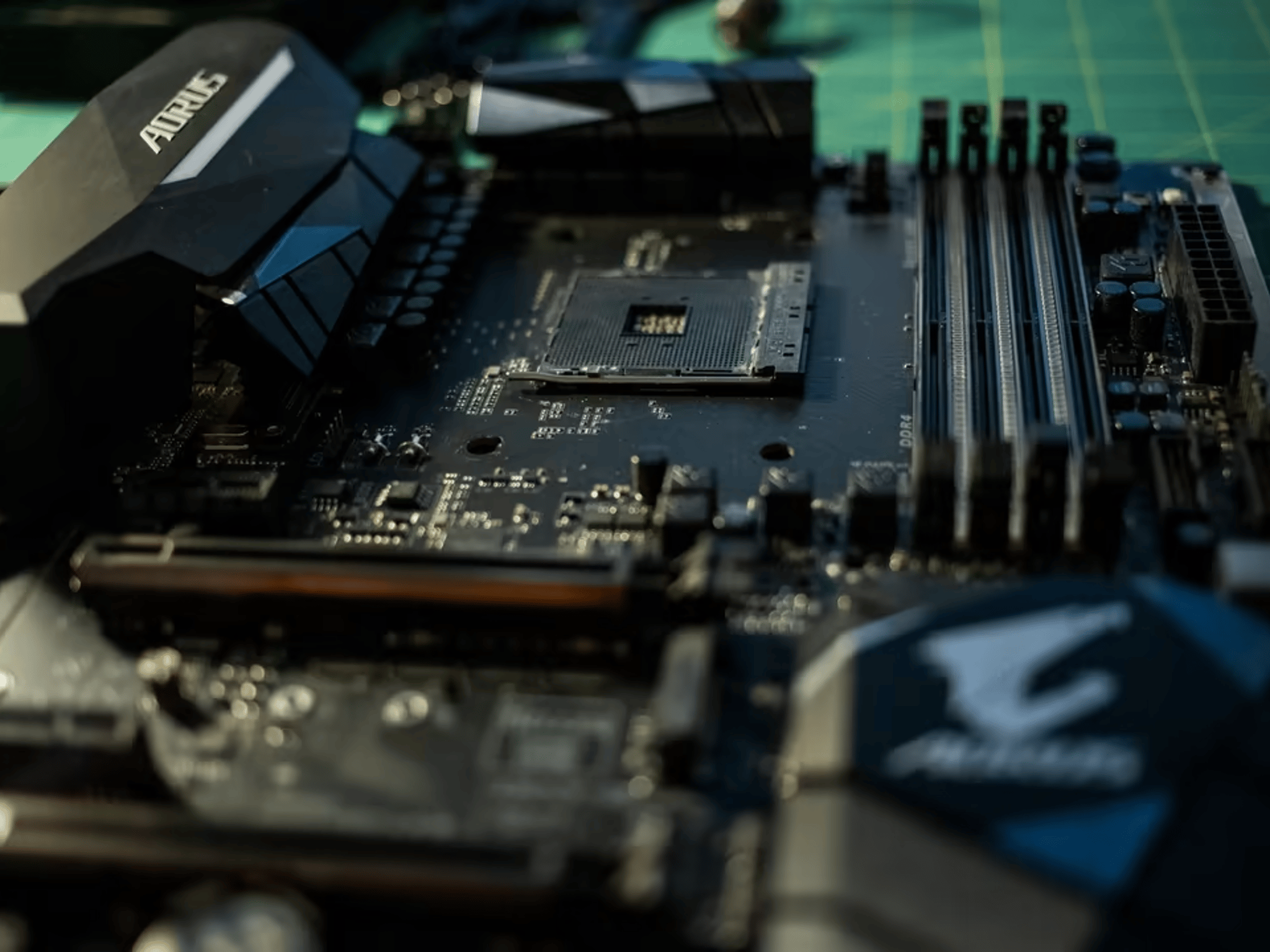 GIGABYTE GA-AX370-Gaming K7 AMD AM4 X370 ATX Motherboard with original box