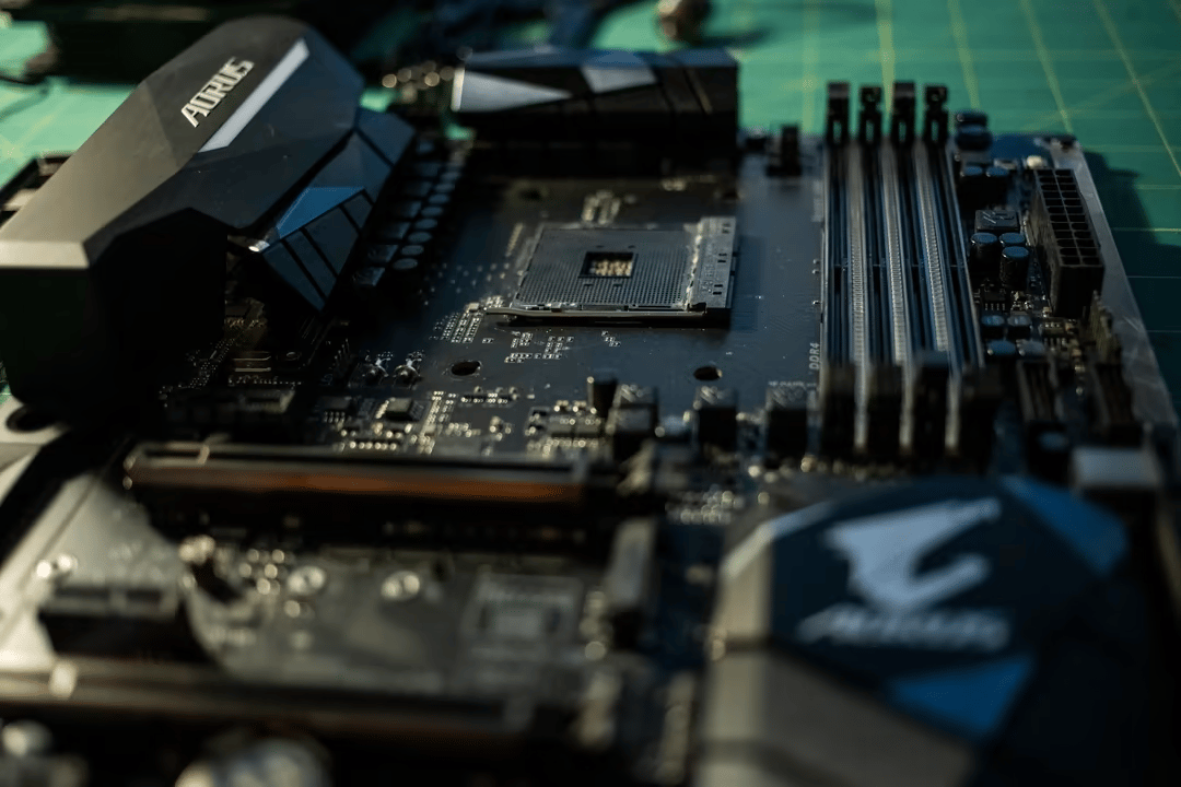 GIGABYTE GA-AX370-Gaming K7 AMD AM4 X370 ATX Motherboard with original box