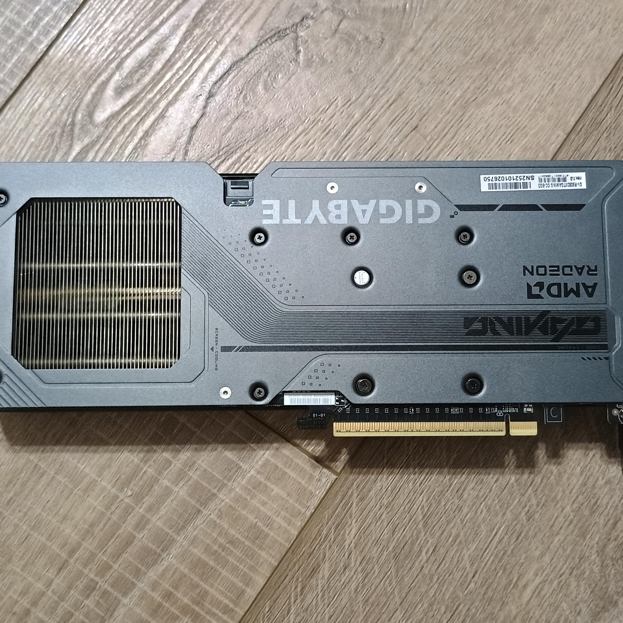 GIGABYTE Radeon RX 9060 XT GAMING OC 8G