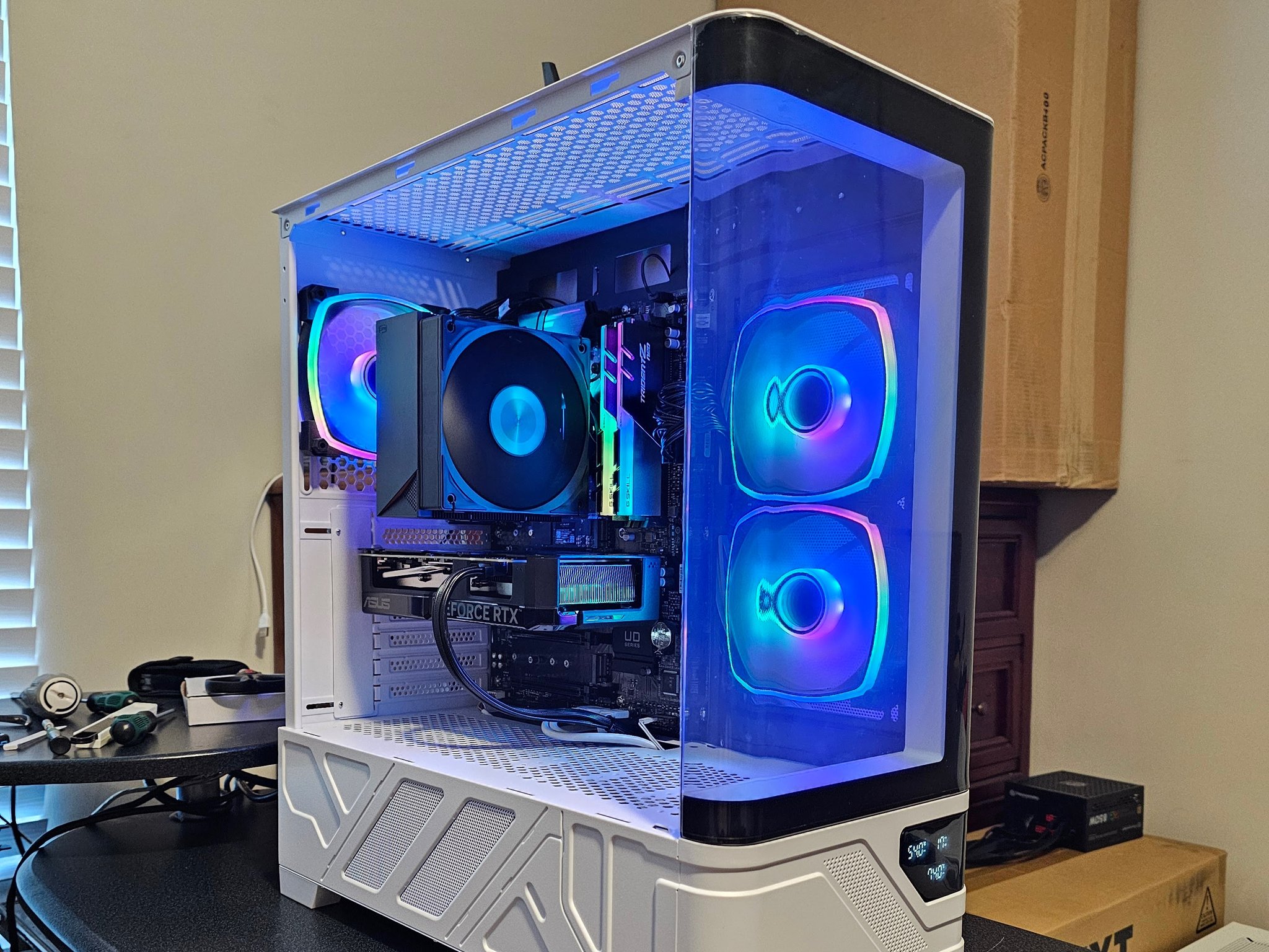 RTX 4070 SUPER / AMD R7 5700X3D / 32GB Ram / 2TB NVME / Windows 11 Pro