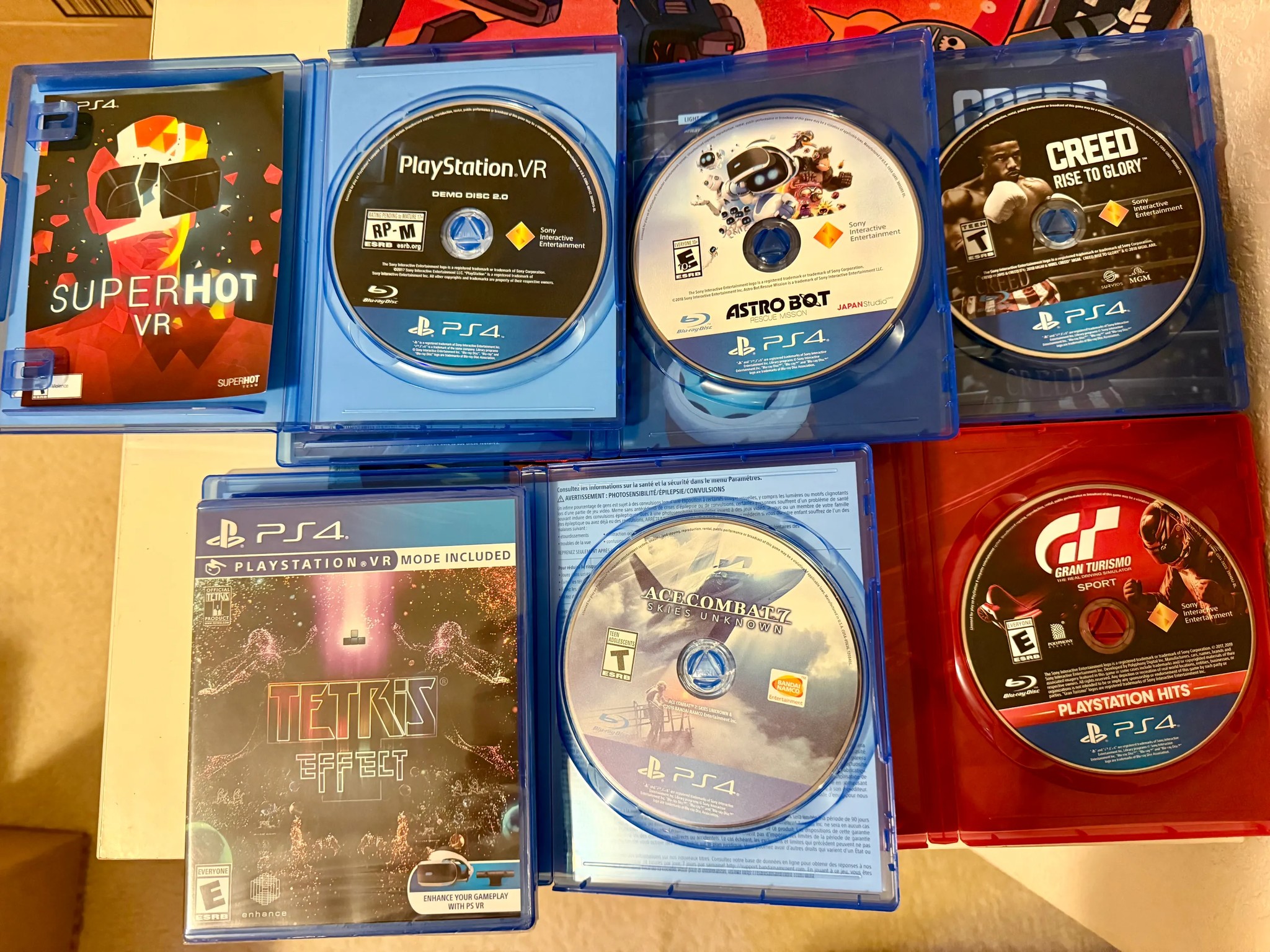 PSVR1 + 6 PS4 VR Games (CUH-ZVR2)