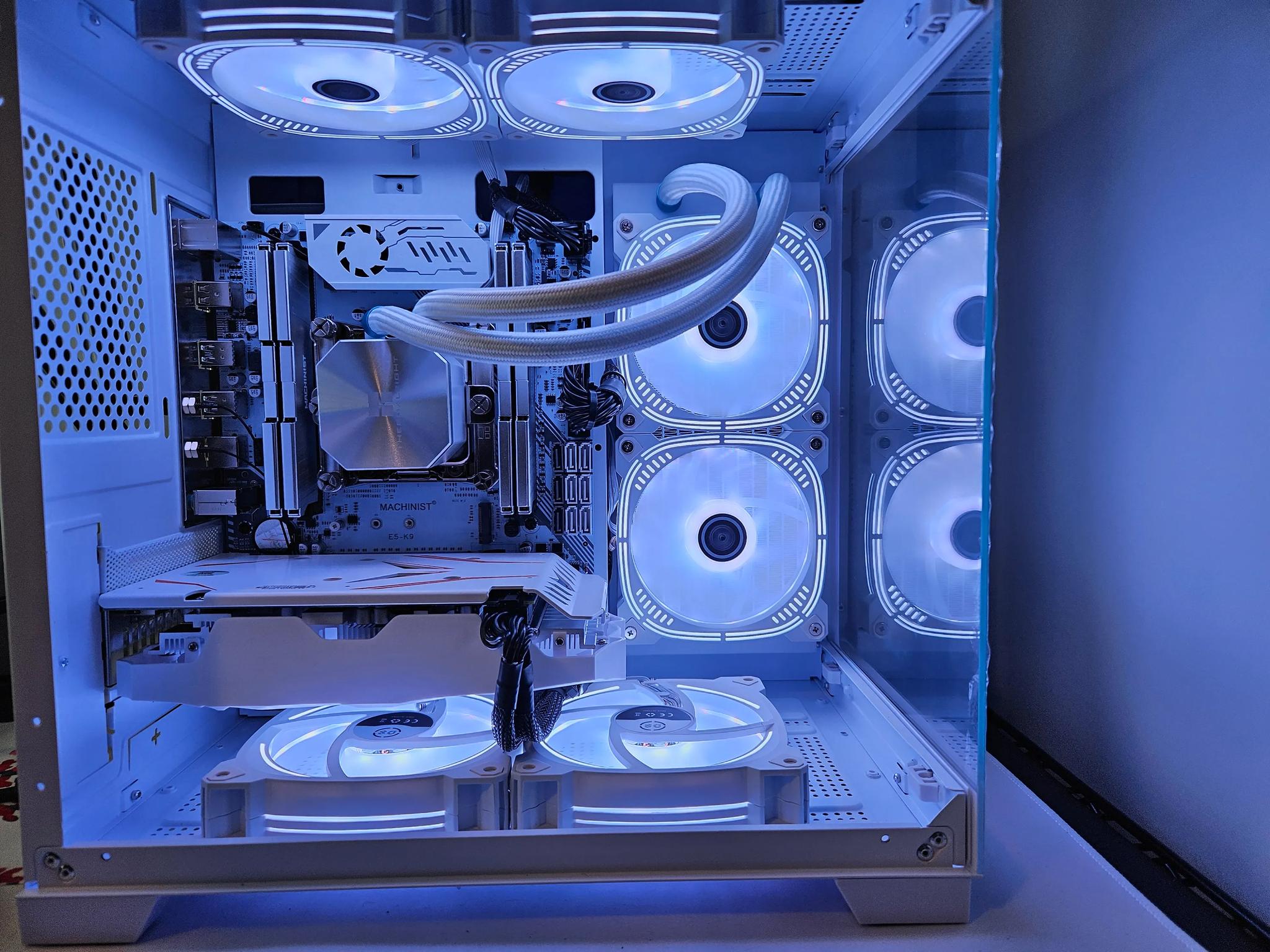 Arctic Rig intel 14 core / 64GB DDR4 / 2TB SSD / RX 5500 XT 8GB