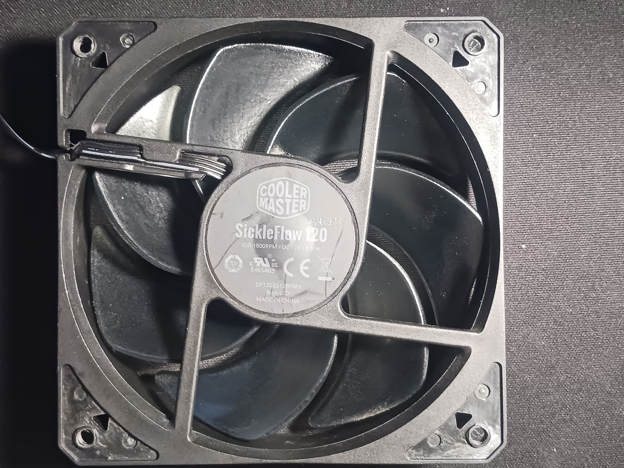 Cooler Master SickleFlow 120mm PWM Fan 1800RPM from QUBE 500 with 4 Screws