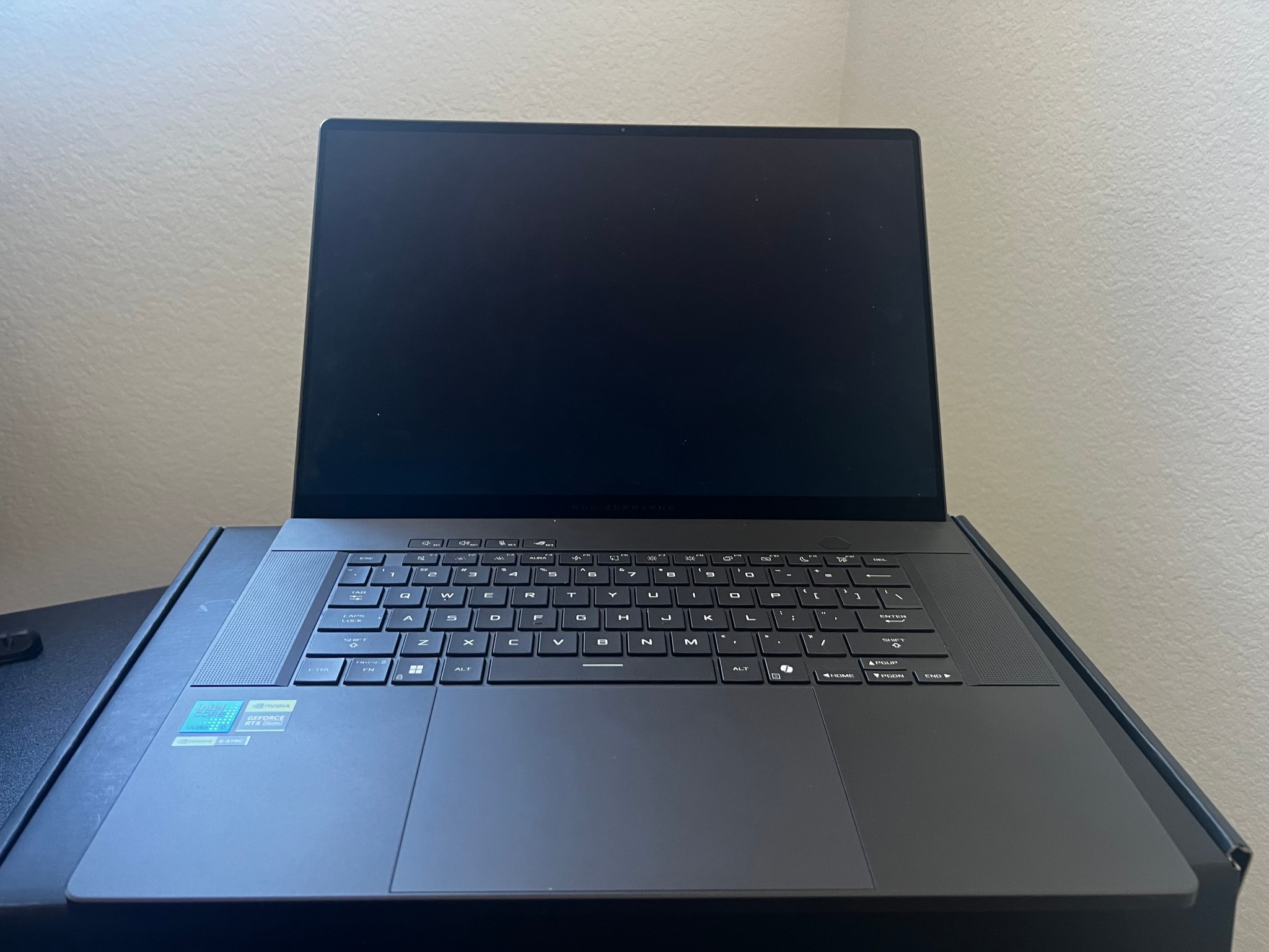 ASUS ROG Zephyrus G16 OLED RTX 5070 Ti 12GB | Intel Core Ultra 9 285H | 32GB RAM | 1TB SSD | 240Hz