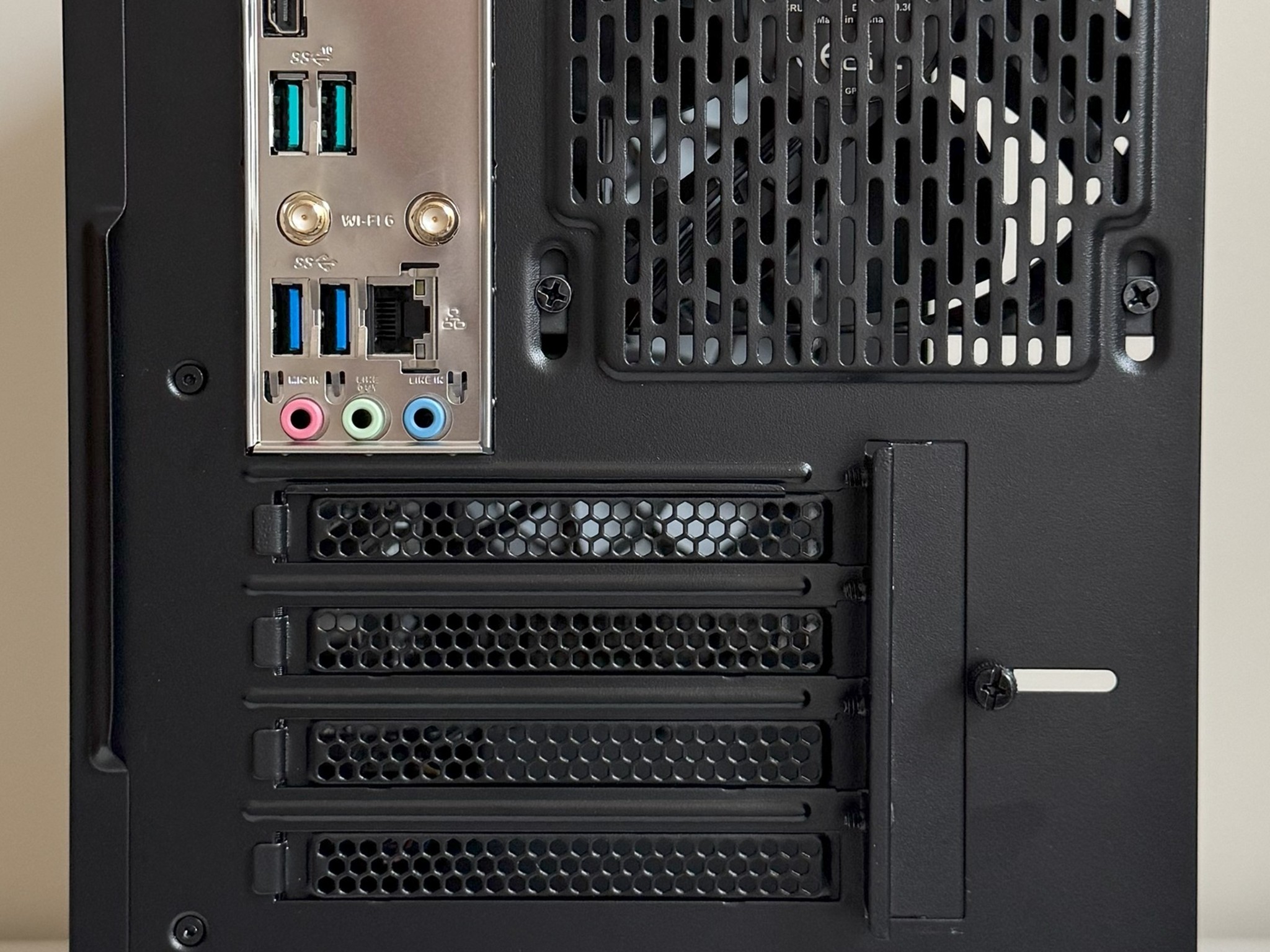 AMD Ryzen 5 5600GT Gaming PC Radeon Vega 7 Graphics ASUS B550M-A B550 Thermaltake Versa H18 Case