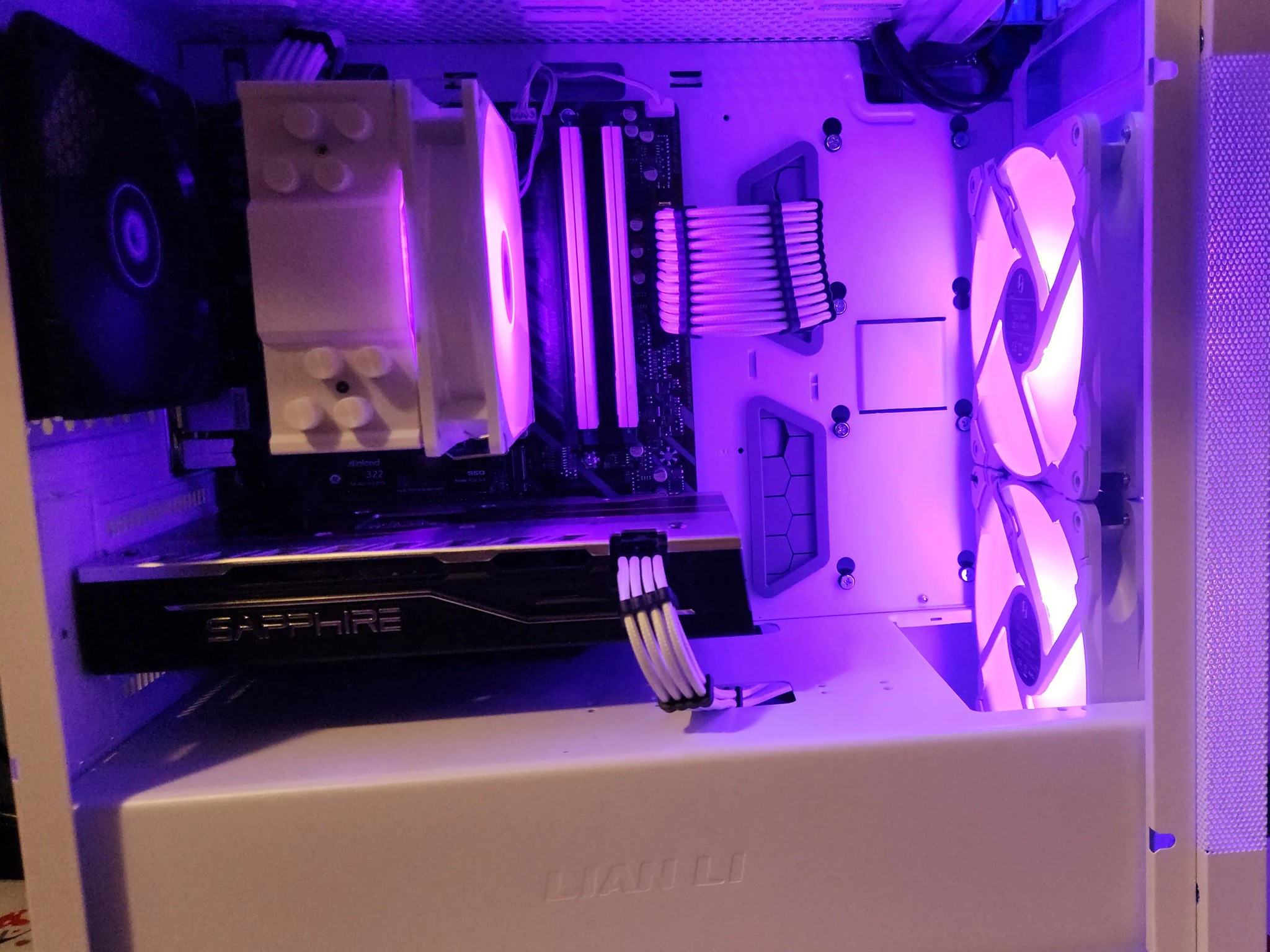 Frosty Mini Mesh PC Ryzen 5 / 16GB DDR4/ 1TB SSD / RX 580 8GB