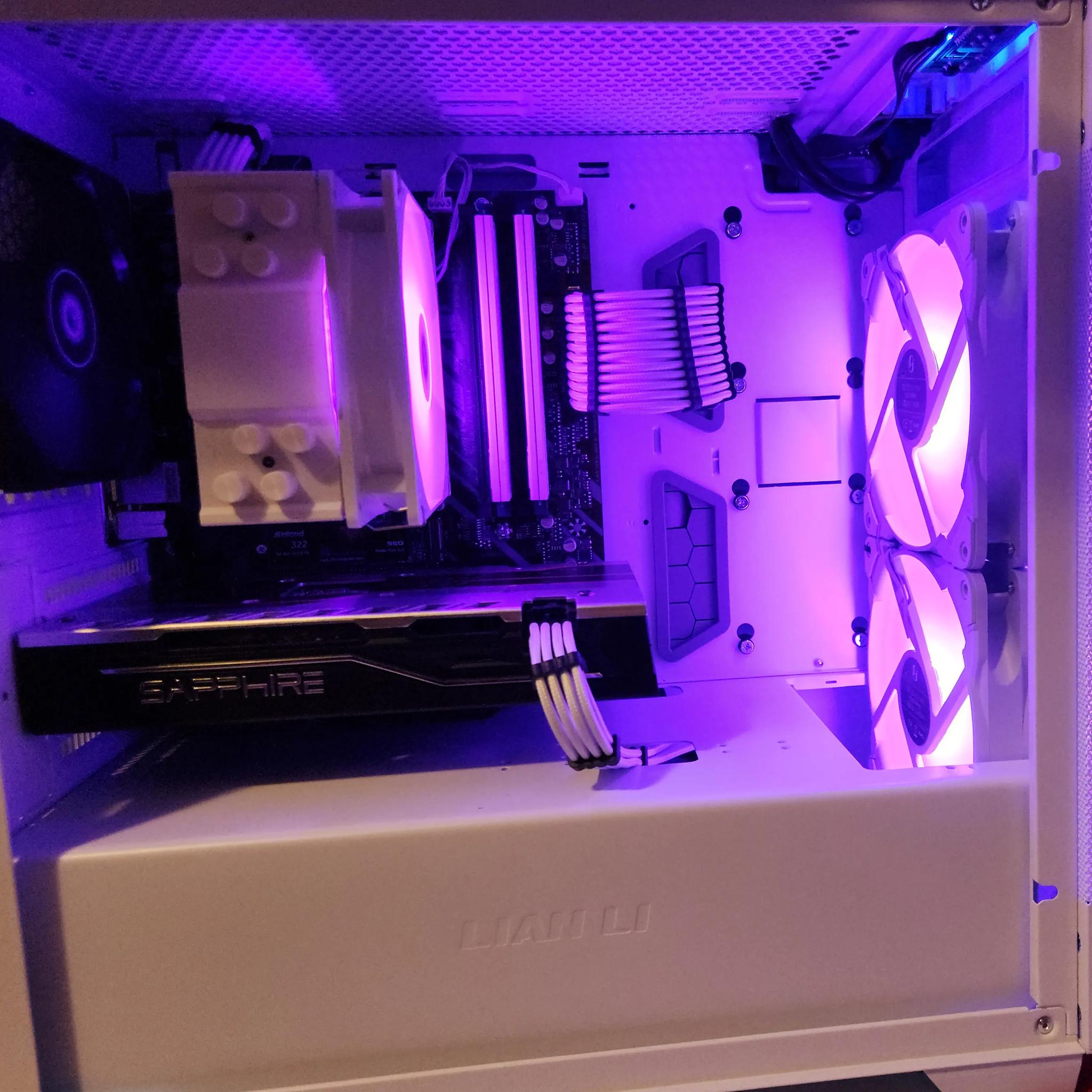 Frosty Mini Mesh PC Ryzen 5 / 16GB DDR4/ 1TB SSD / RX 580 8GB