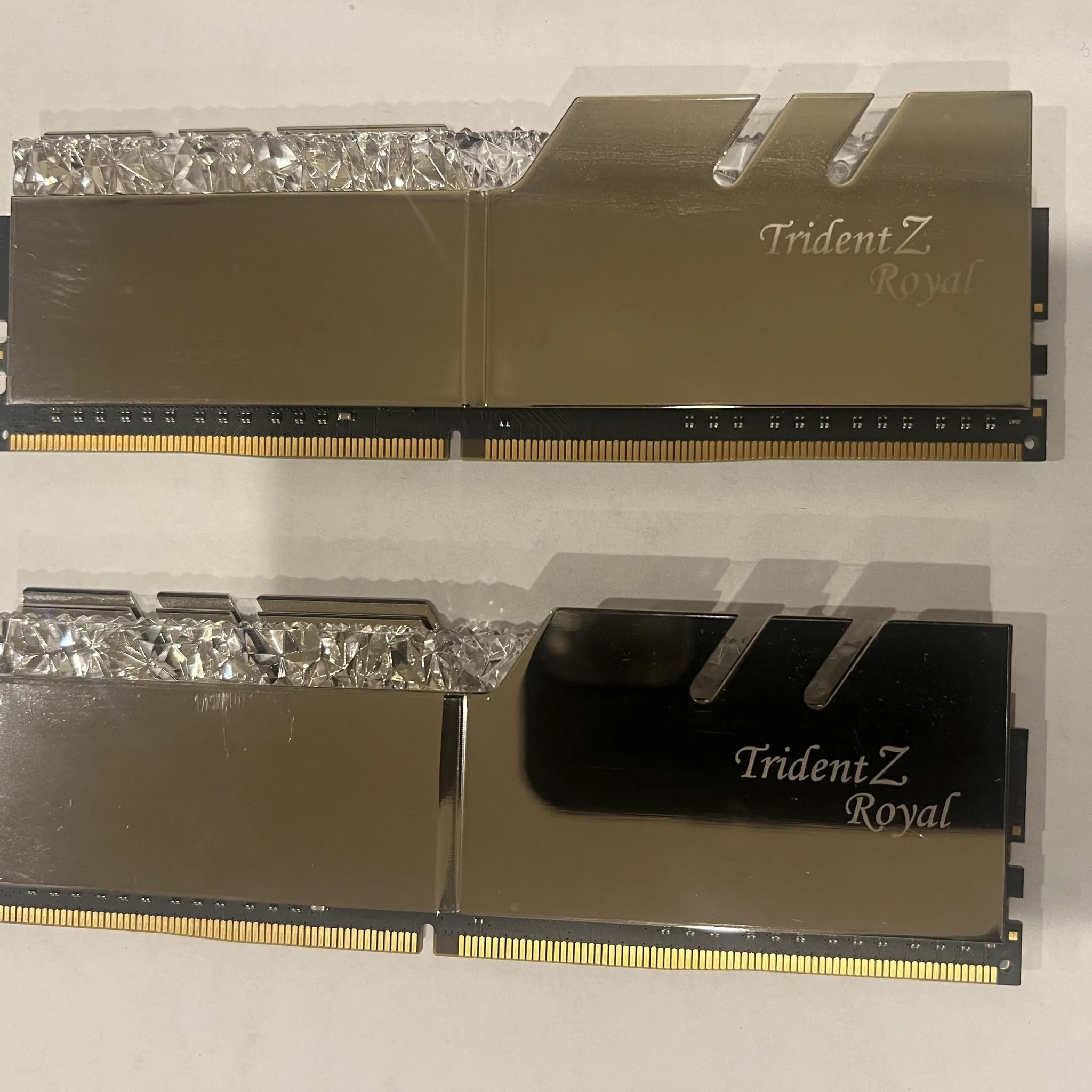 G.SKILL Trident Z Royal Series (XMP) DDR4 RAM 32GB (2x16GB) 3200MT/s CL16-18-18-38