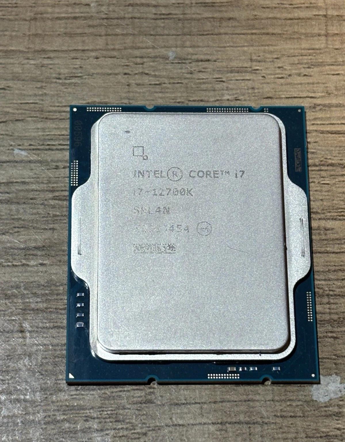 i7-12700k, 2x32GB DDR4 3600MHZ, Z-690 WIFI D4