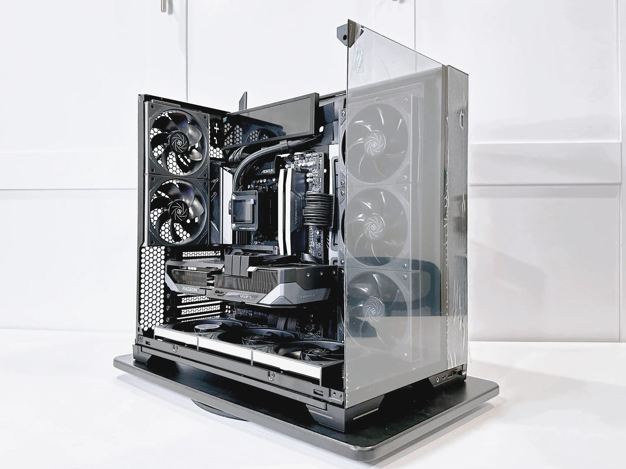 🖤New Gigabyte AMD Radeon RX 9070XT Gaming Overclocked w/ AMD Ryzen 9800X3D / 32GB RAM/ 2TB NVME🖤