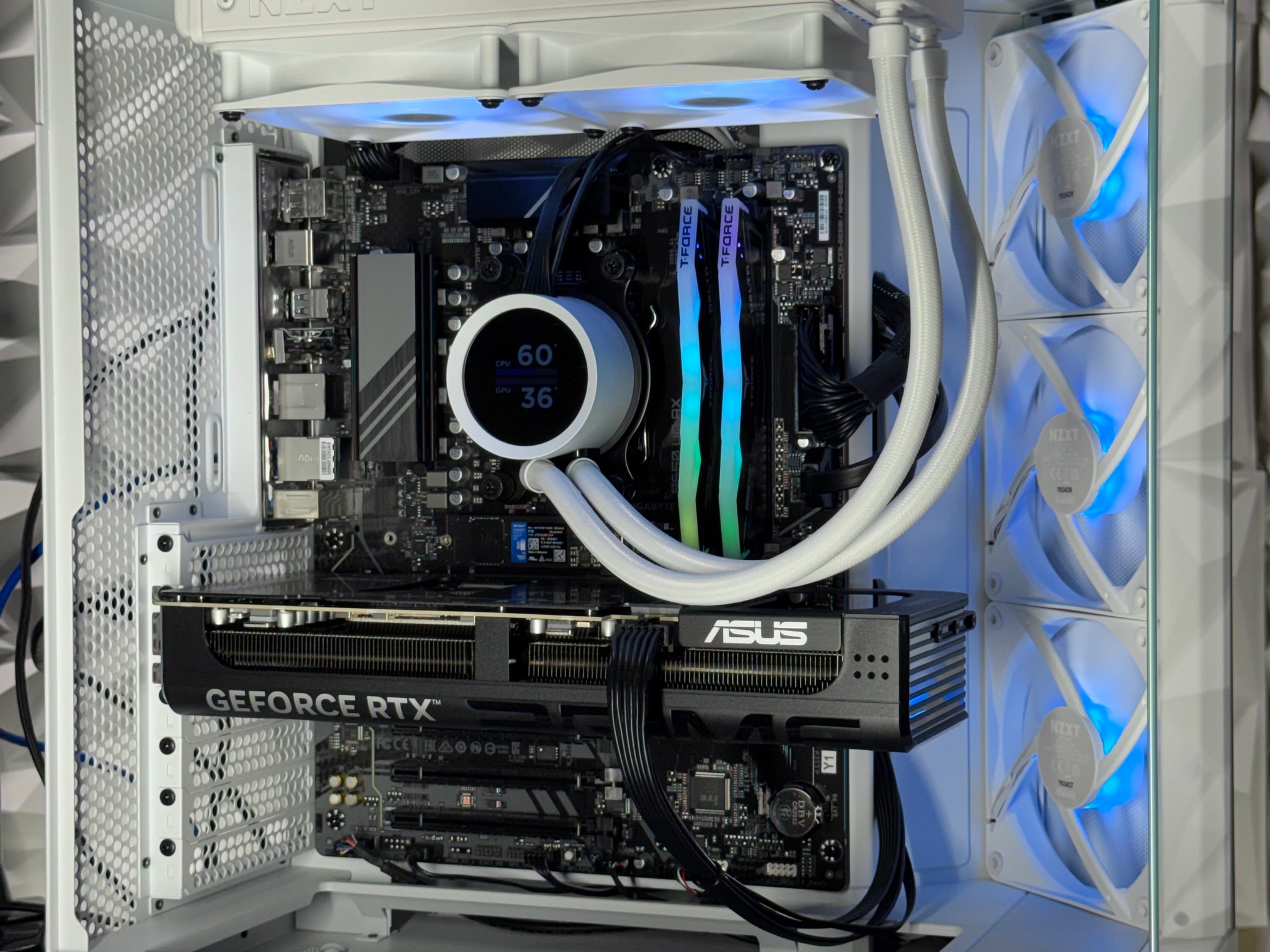 1440p/4k high end Creator pc / RTX 5070 Ti / Ryzen 7 9700x / 32GB DDR5 / 2TB SSD / liquid cooled