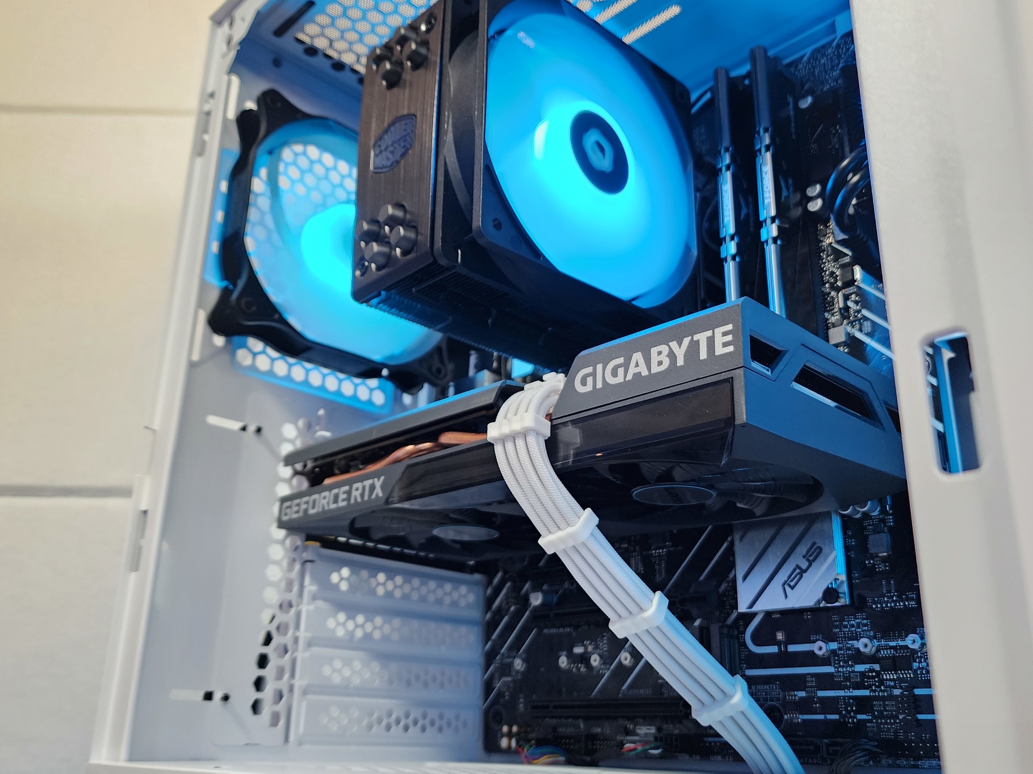 💙🤍RTX 3060 | Core i3 12100F | 16GB 3200MHz | 1TB SSD