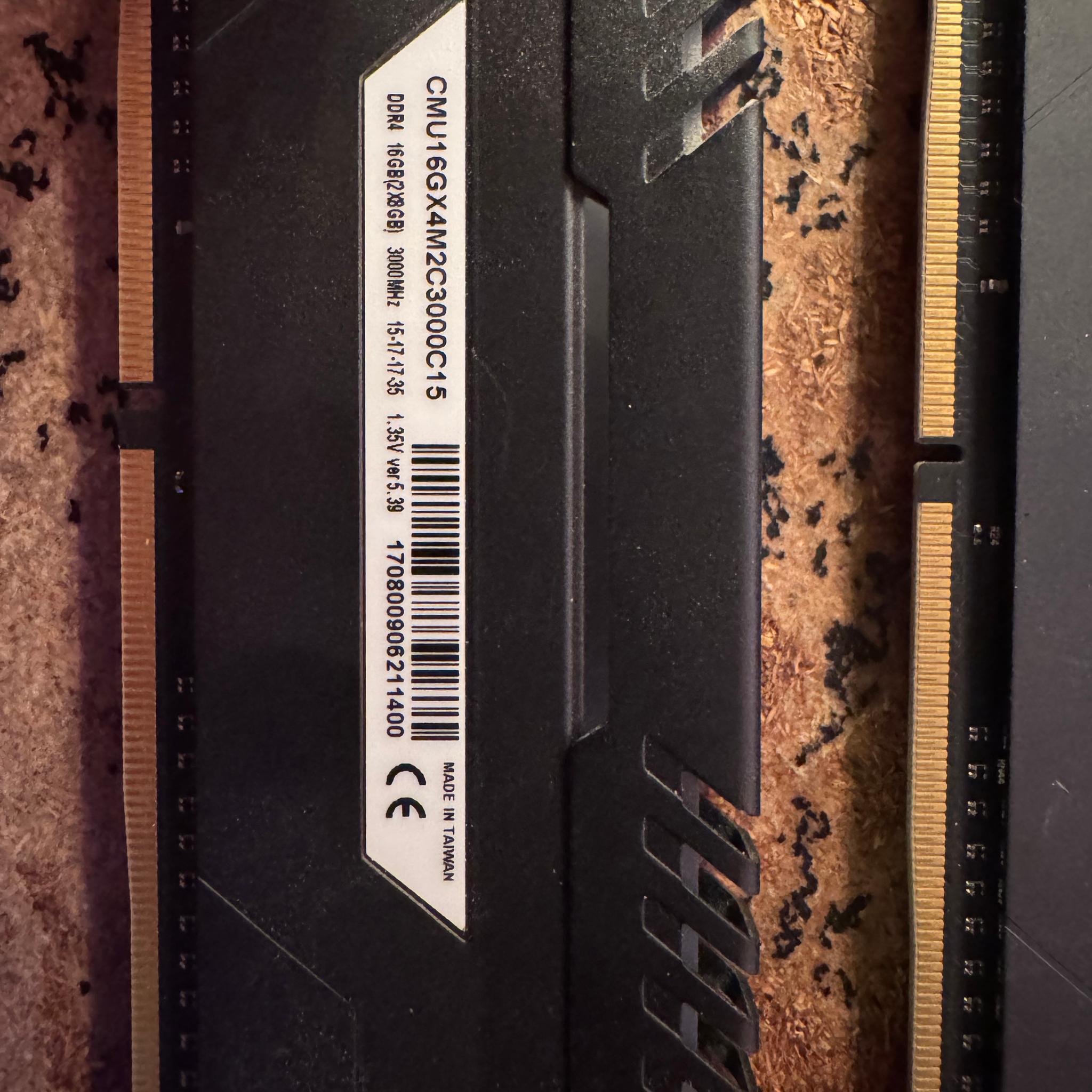 Corsair Vengeance LED DDR4 32gb 3000 mhz CL15 4x8gb Sticks Ram