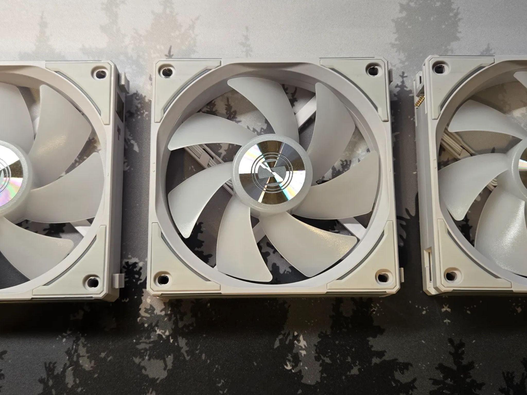 Lian Li UNI FAN AL120 V2 (3-Pack) (White Edition)