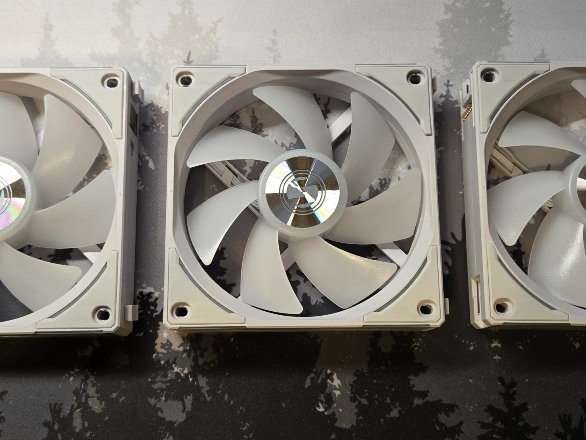 Lian Li UNI FAN AL120 V2 (3-Pack) (White Edition)