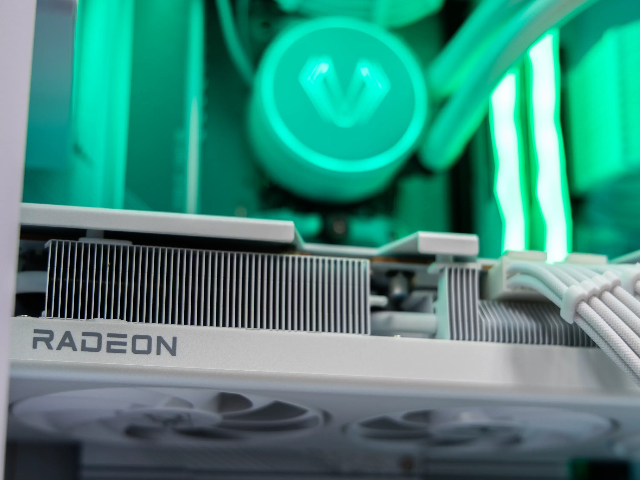 👁️ Gorgon 👁️ RX 9070XT / AMD R7 9700X / 2TB NVME / 32GB DDR5 RAM / 360 AIO / Windows 11 Pro