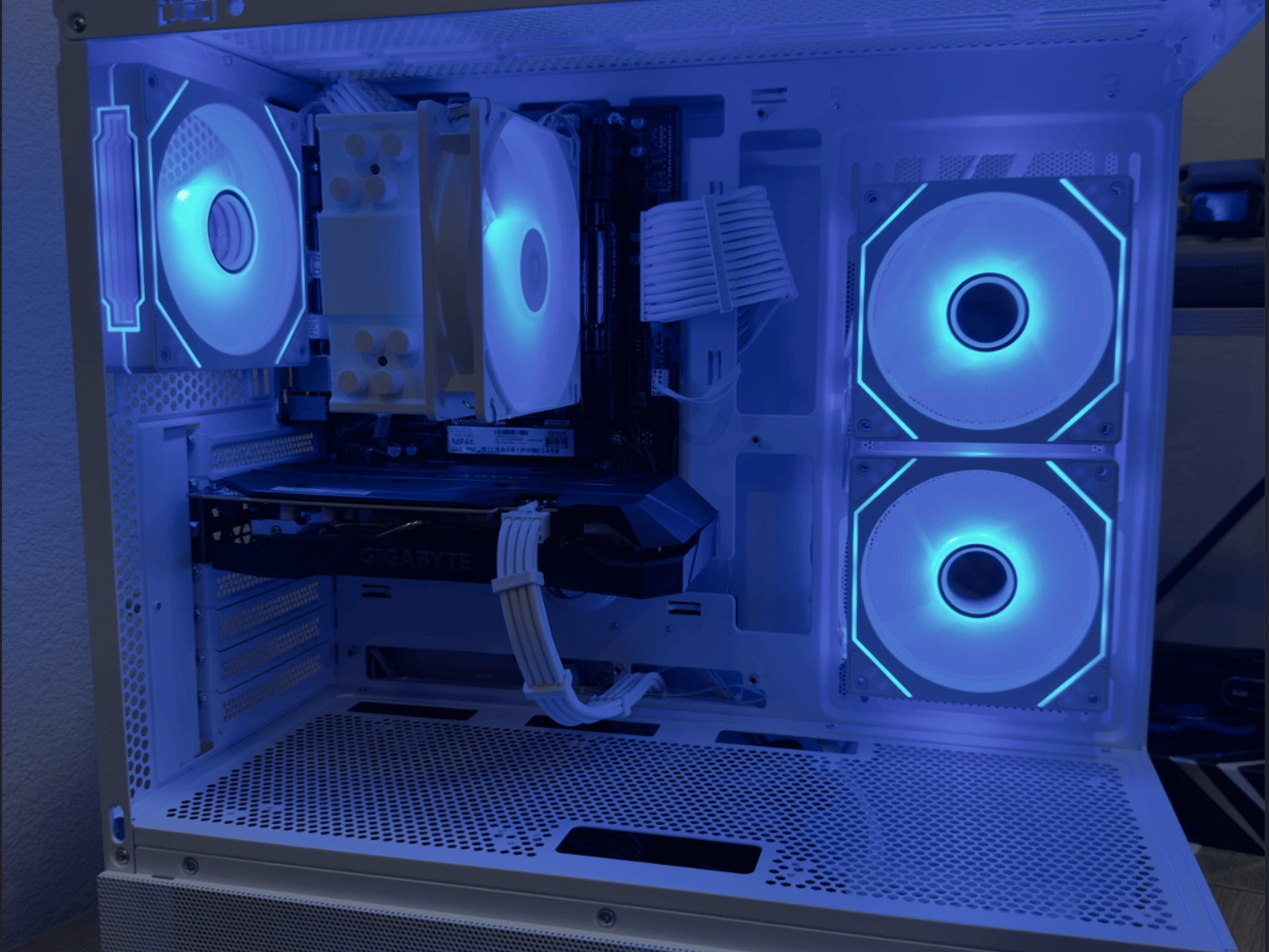 ⚪️ White RTX PC ⚪️