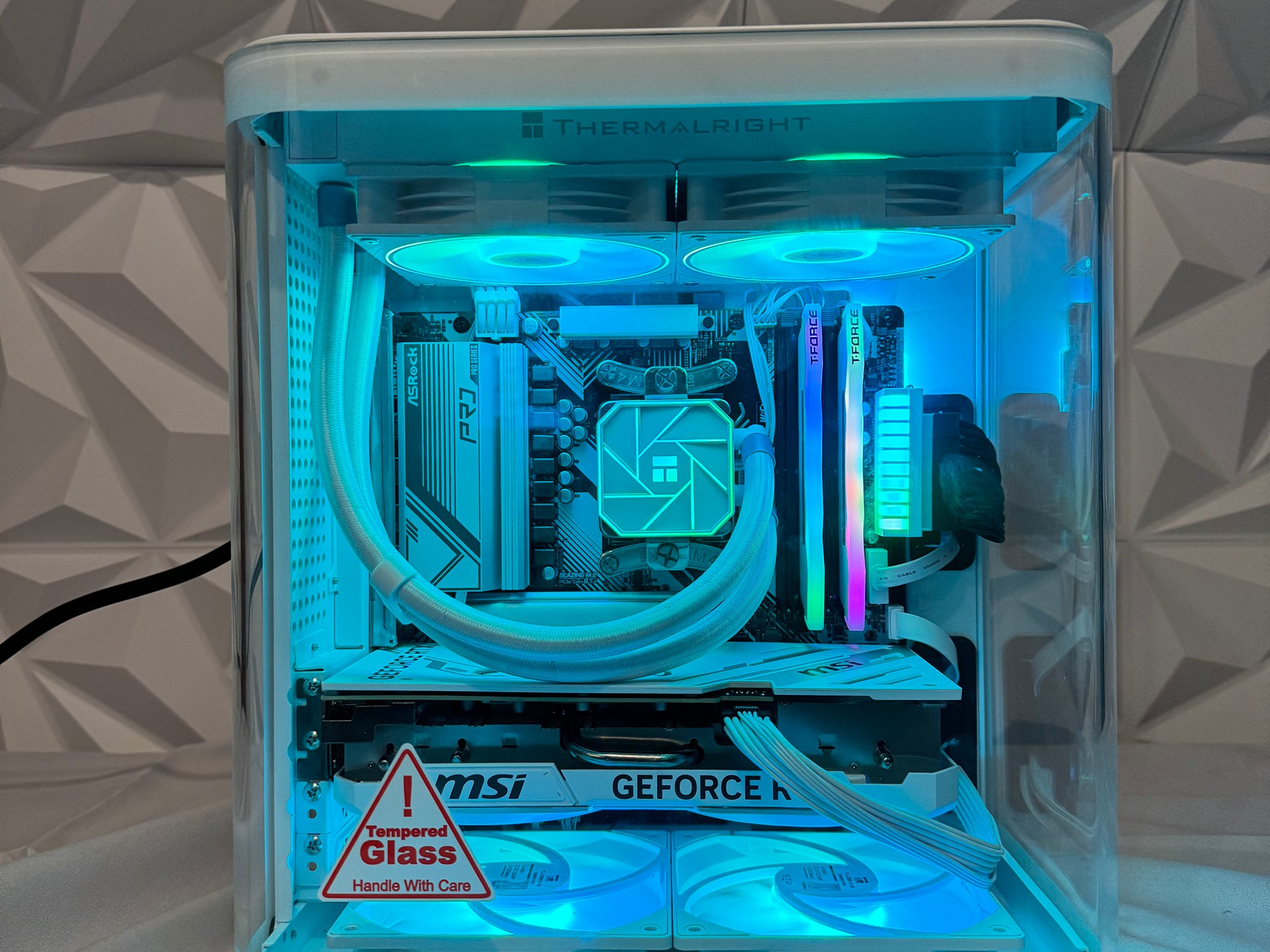 "Ice Cube" RYZEN 7 7700x, 4070 ti super, 32gb ram, WI-FI, 1TB nvme, gaming pc Free 4tb Drive READ