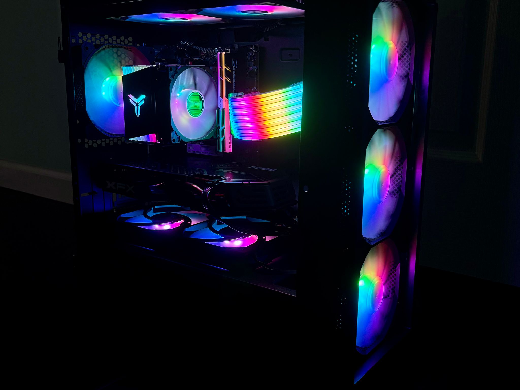 The RGBEAST 🔥 “Aesthetics Over Everything” -ZTT [RX 580 Budget Build]