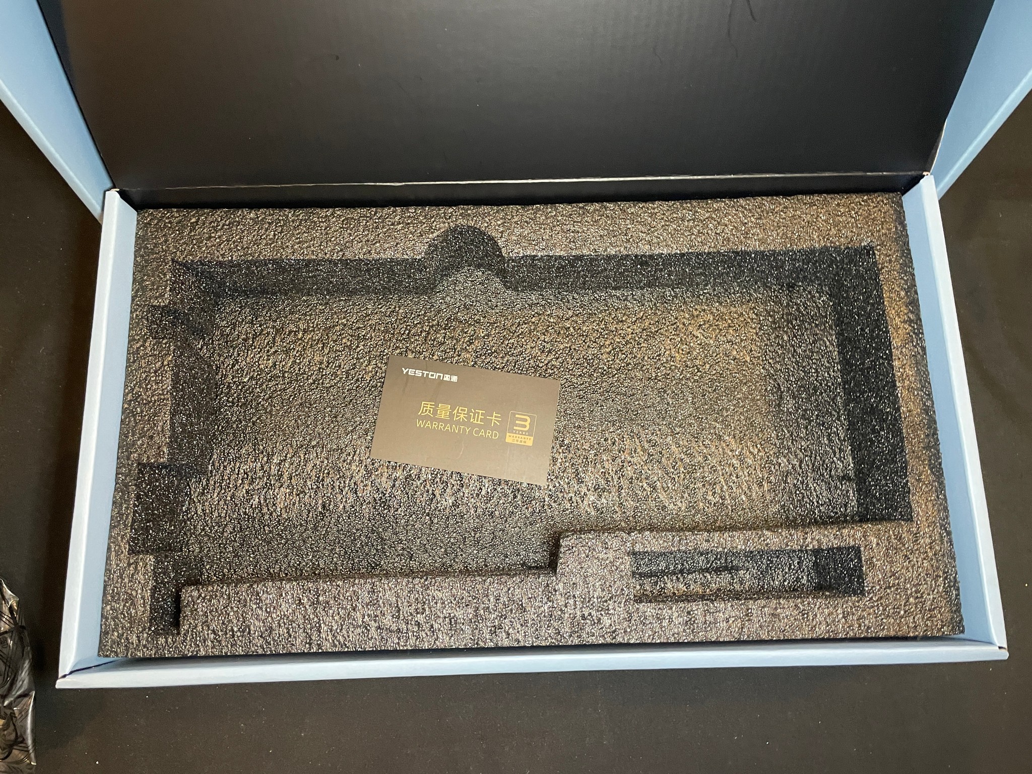 AMD Radeon RX 6750xt Limited Edition Box