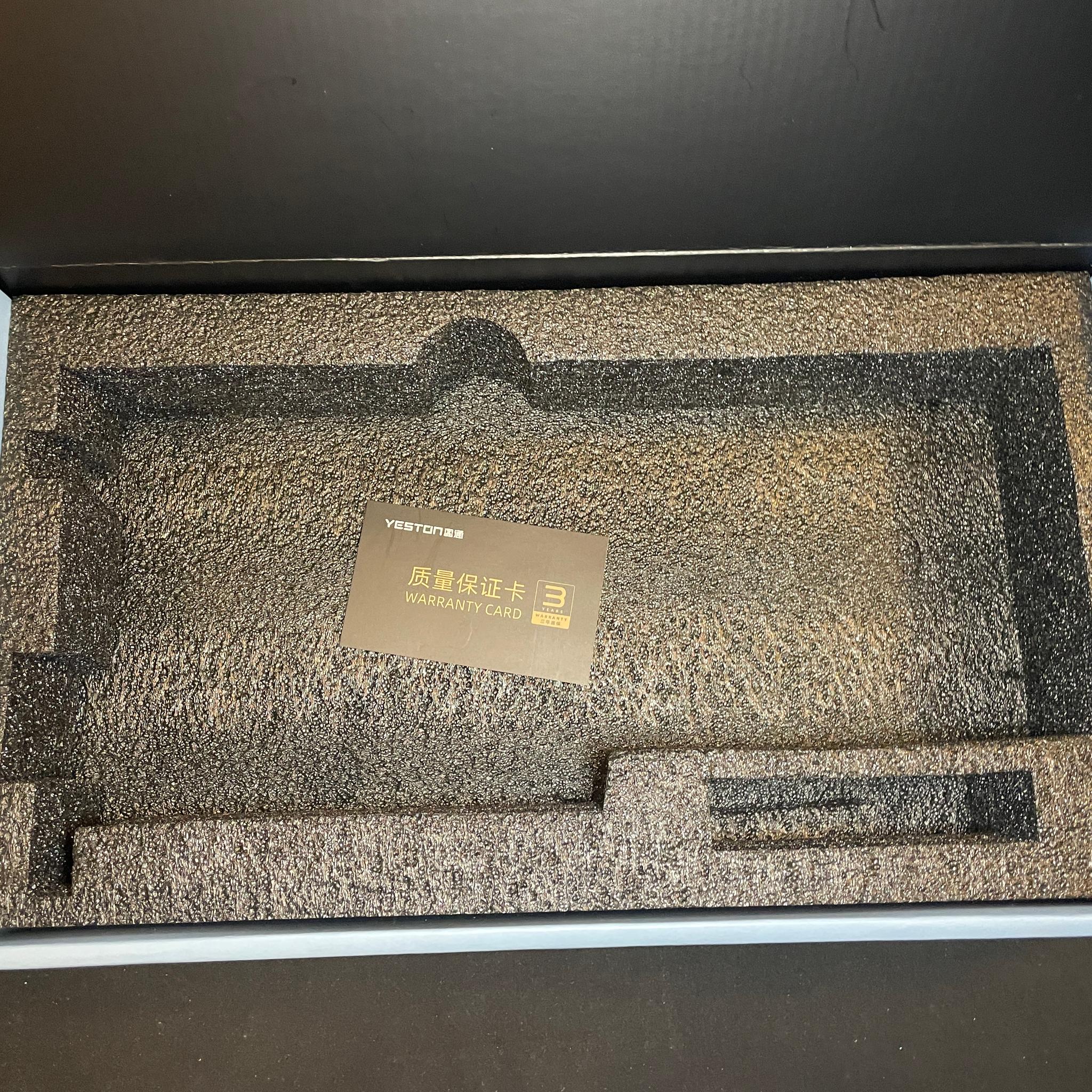 AMD Radeon RX 6750xt Limited Edition Box