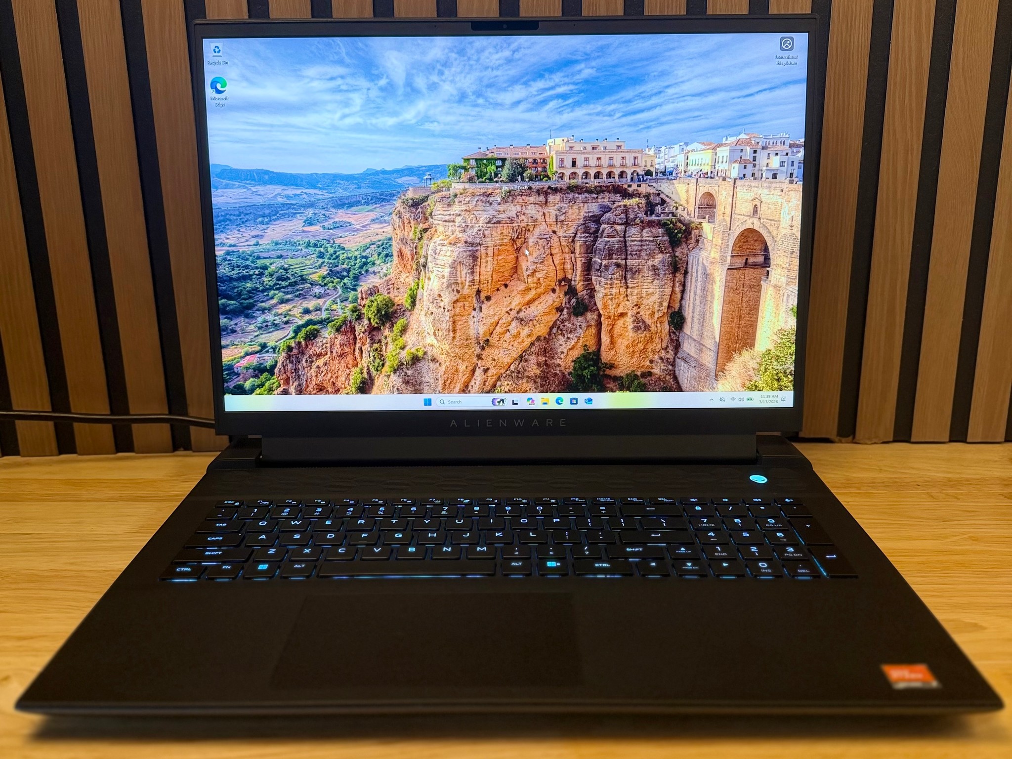 Alienware m18 R1 AMD Gaming Laptop – Ryzen 7 7745HX / RTX 4060 / 32GB RAM / 1TB NVMe